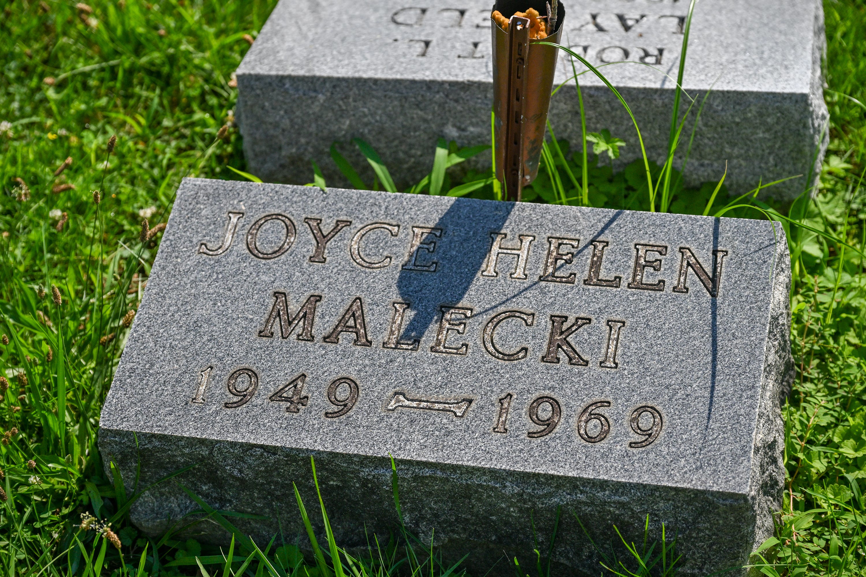 Die Leiche von Joyce Malecki wurde am Donnerstag exhumiert.  Malecki wurde 1969 ermordet und ihr Mörder könnte der Priester aus der Netflix-Serie „The Keepers“ sein.