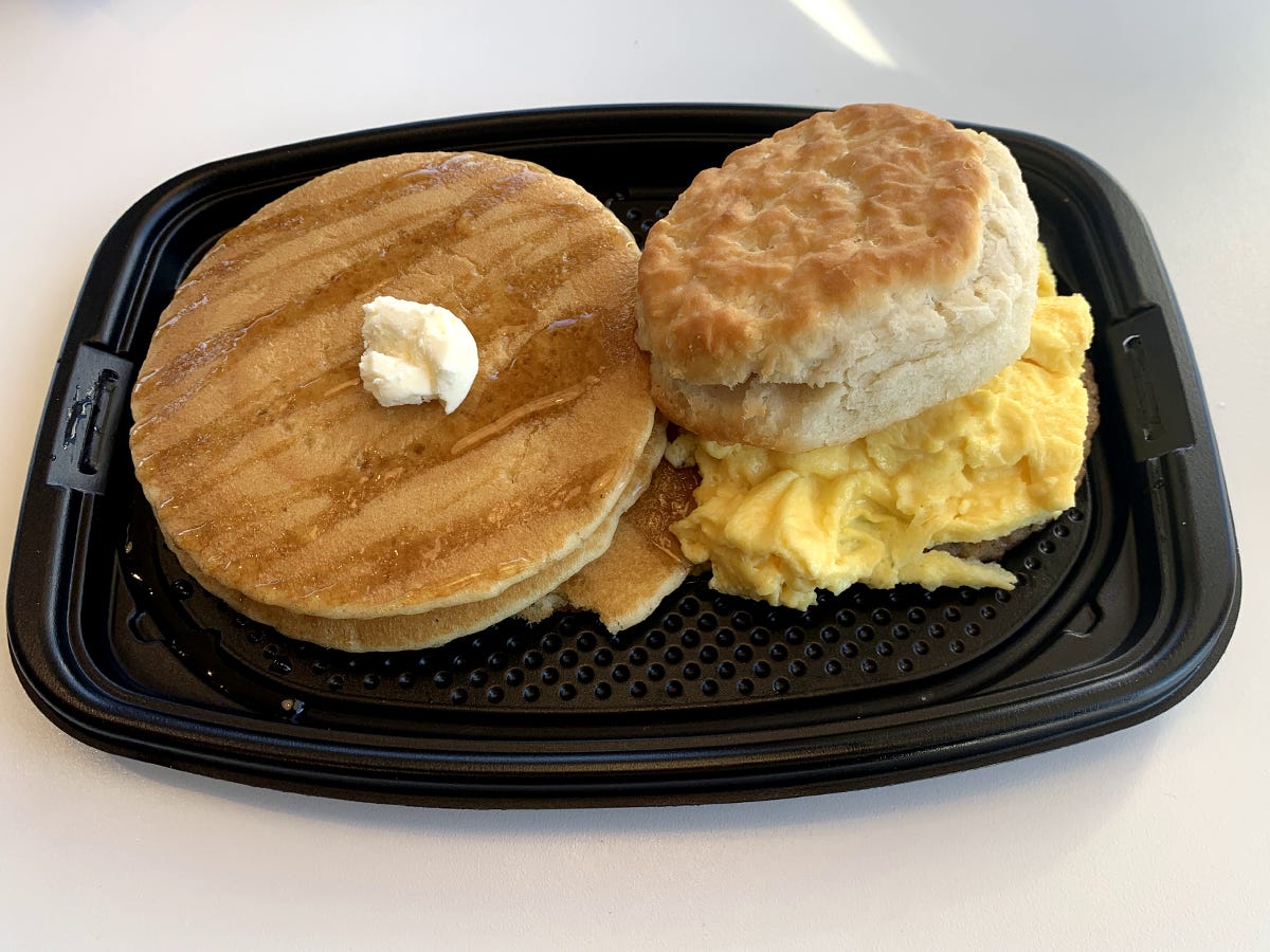 McDonald's großes Frühstück mit Hotcakes.