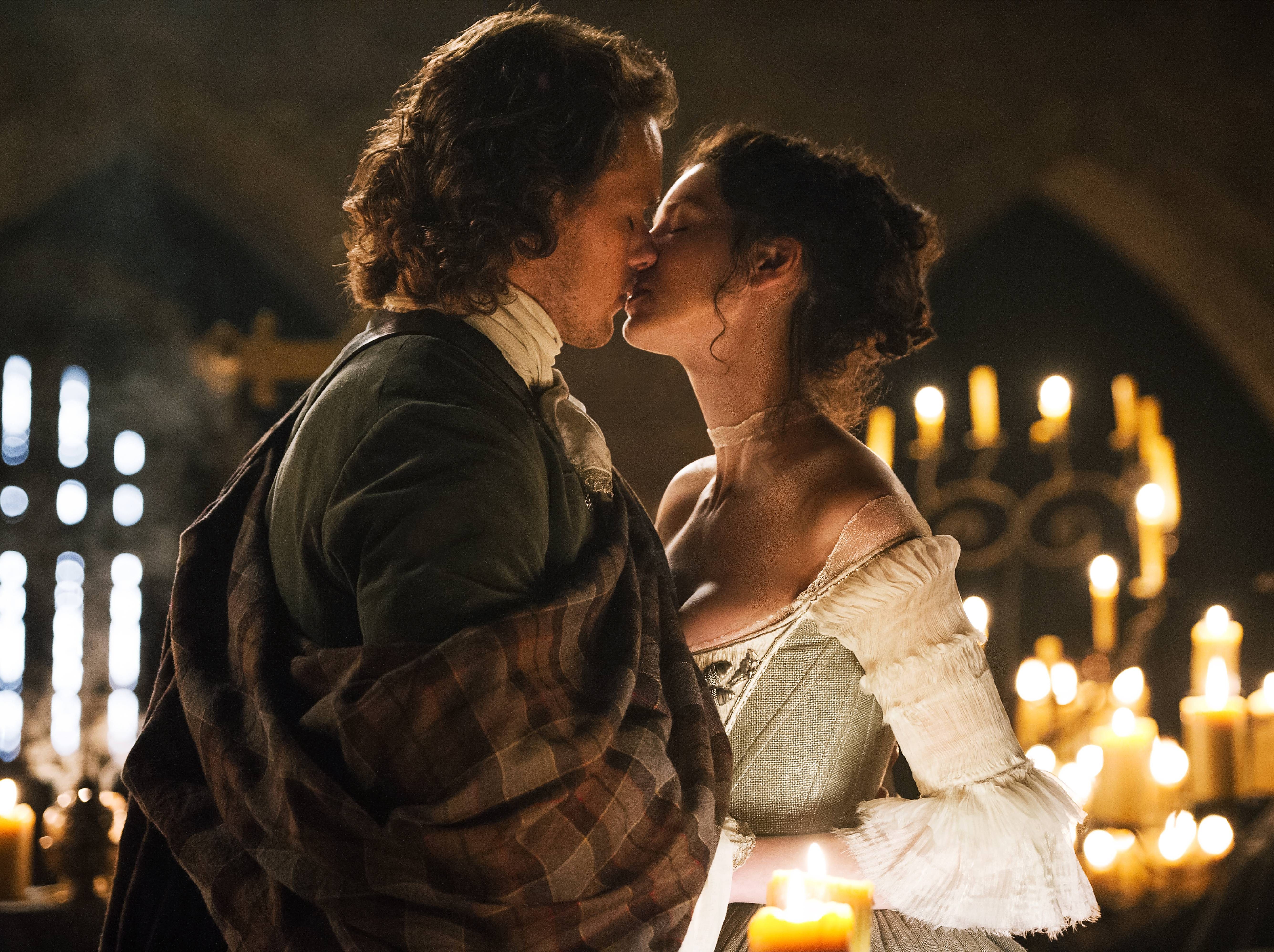 Jamie (Sam Heughan) und Claire (Caitríona Balfe) in der ersten Staffel von „Outlander“.