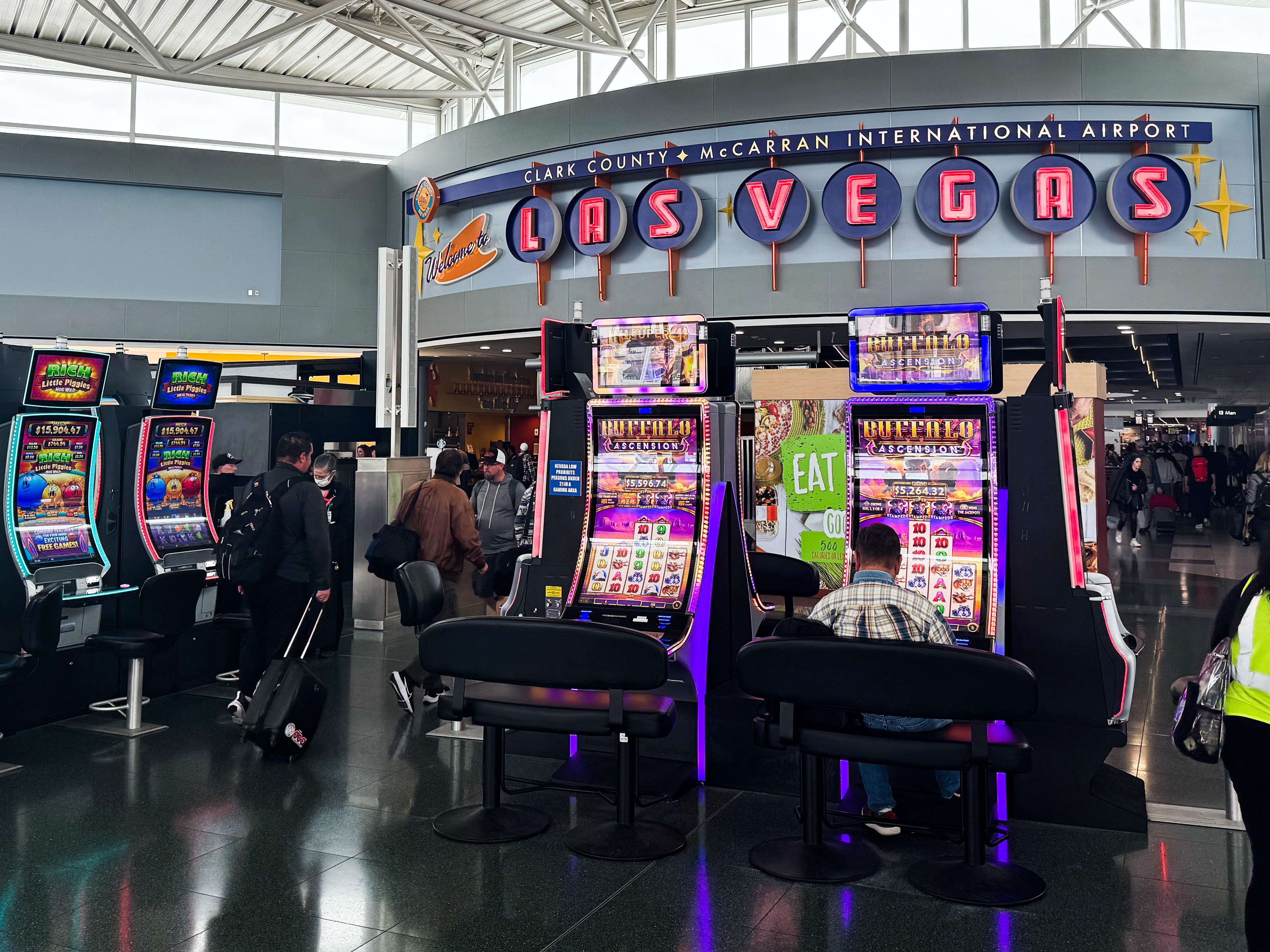Spielautomaten am Flughafen Las Vegas.