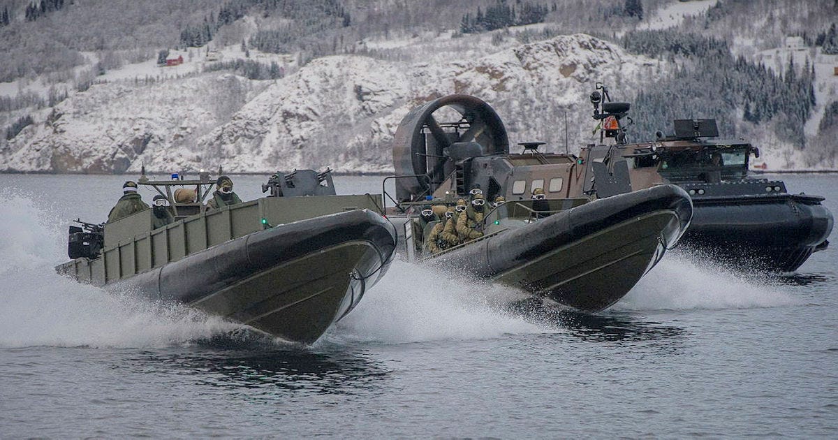 Britische Royal Marines überfallen Luftkissenboote in Norwegen