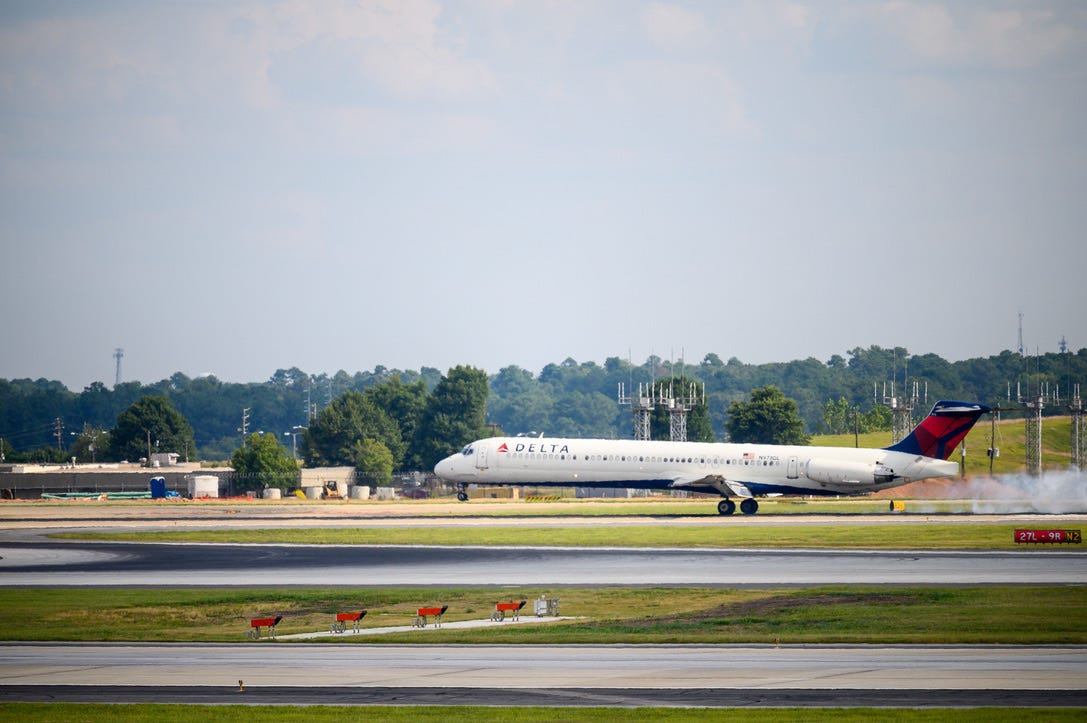 Delta MD-88.