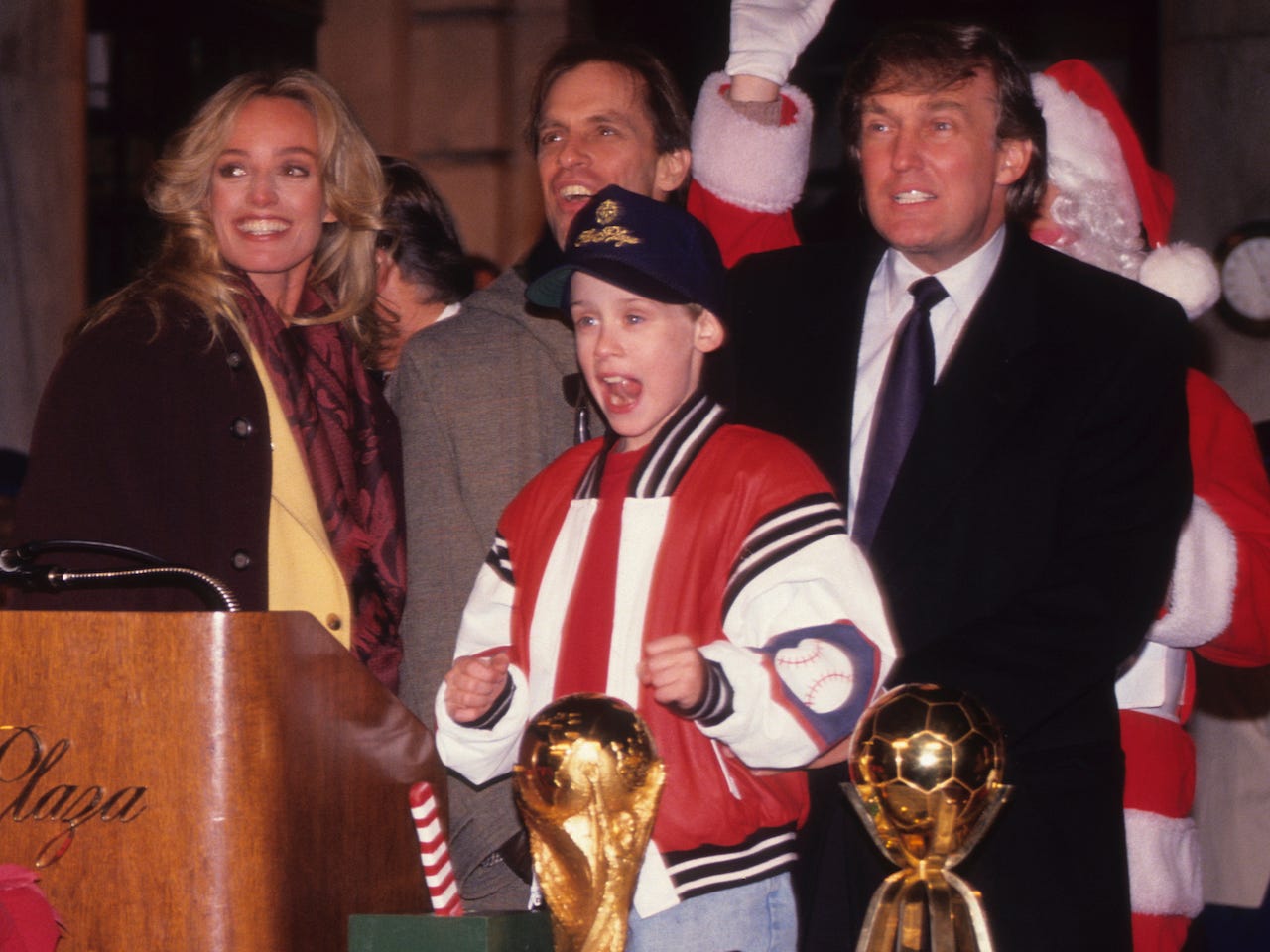 Donald Trump mit dem Schauspieler Macaulay Culkin im Plaza Hotel im Jahr 1991.