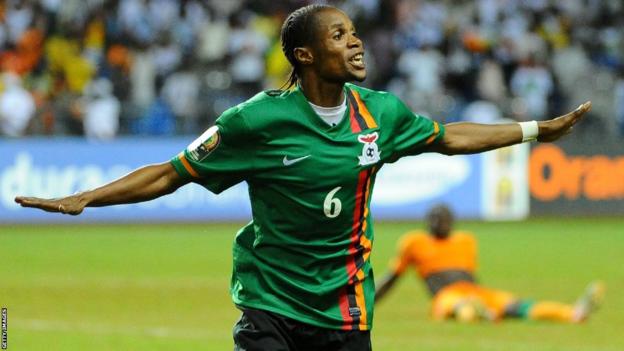 Der sambische Verteidiger Davies Nkausu feiert den Sieg über die Elfenbeinküste im Finale des Afrikanischen Nationen-Pokals 2012