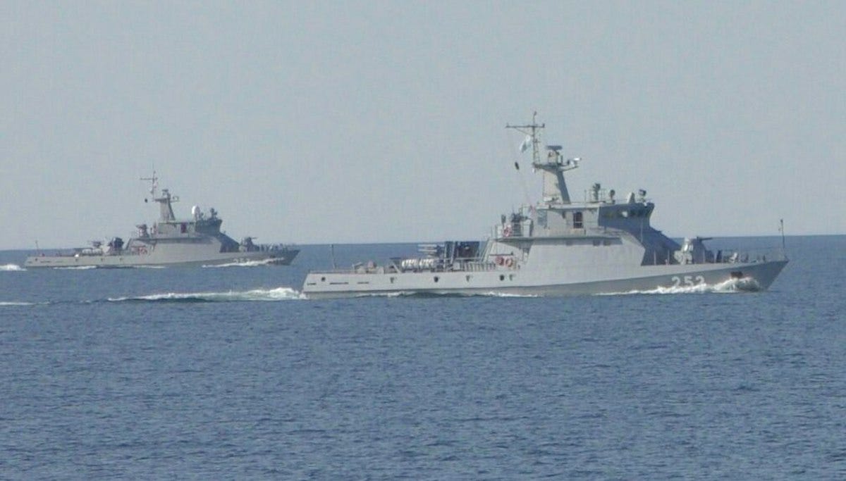 Kriegsschiffe der kasachischen Marine im Kaspischen Meer