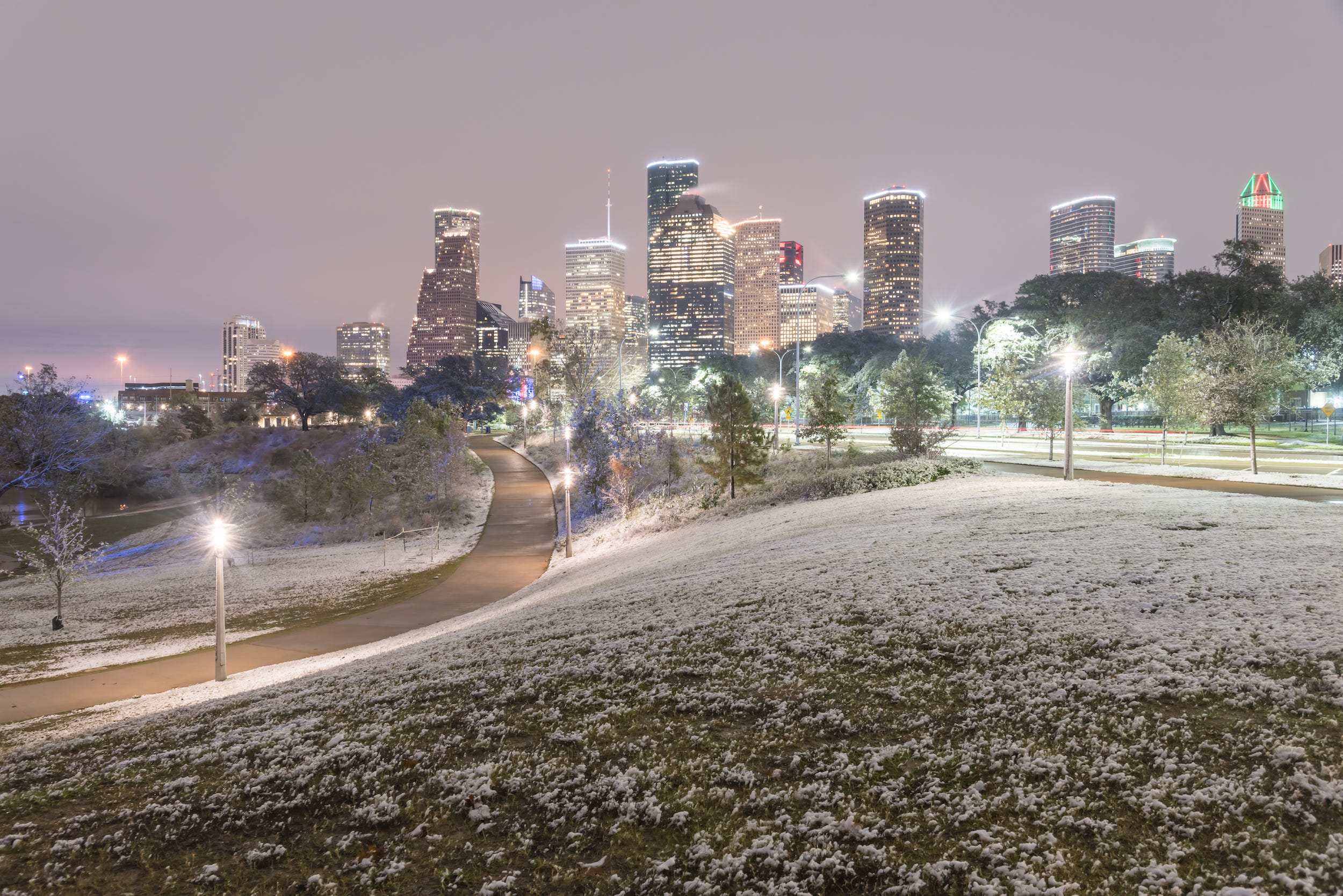 Die Skyline der Innenstadt von Houston mit Schnee