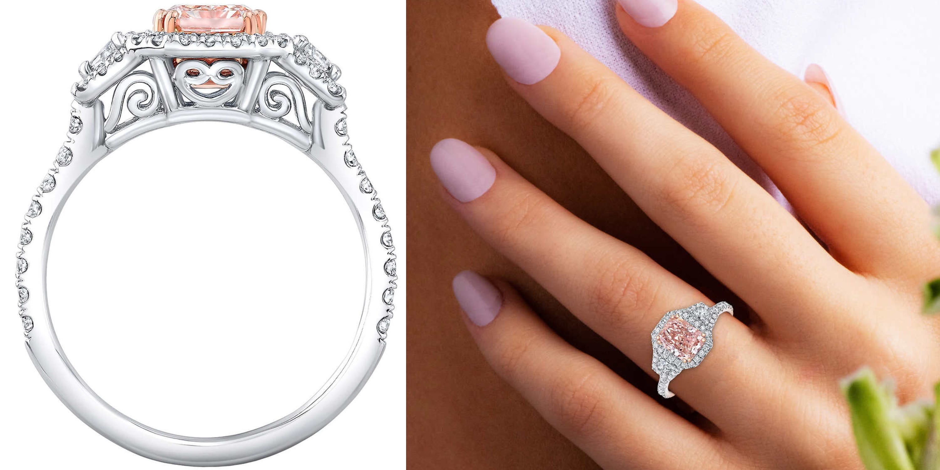 Costco Radiant Cut 1,54 ct Center VVS1 Clarity, Fancy Pink Diamond Platinum Halo Ring, abgebildet auf einer Hand
