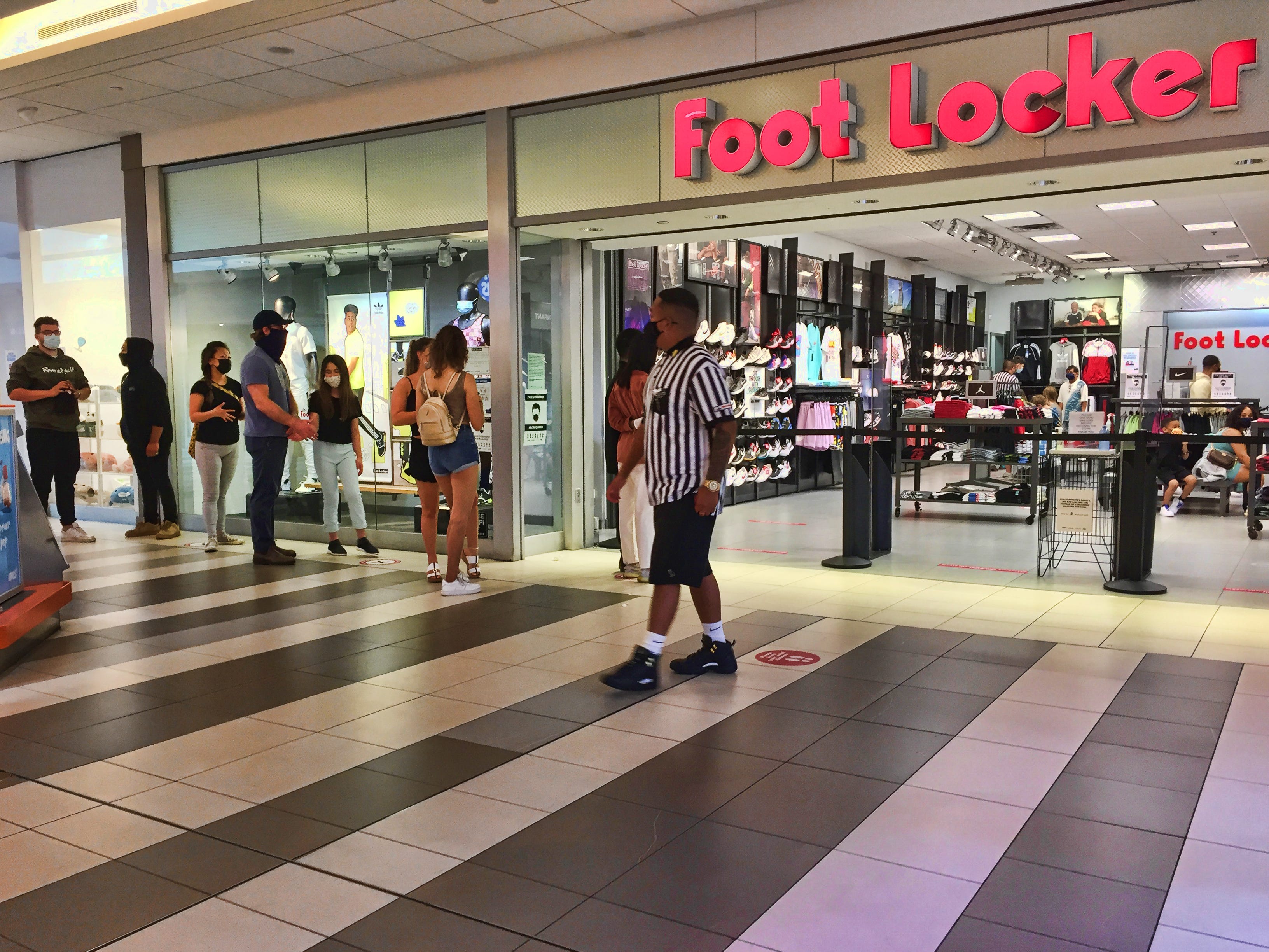 Ein Foot Locker-Laden in einem Einkaufszentrum
