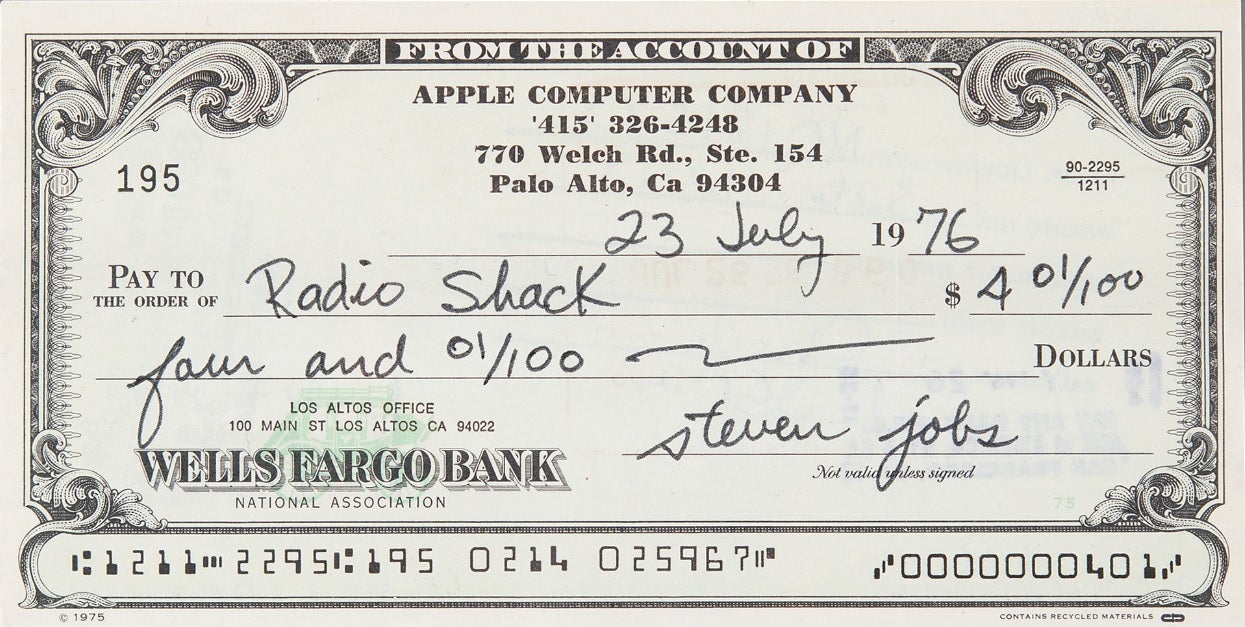 Dieser vom verstorbenen Steve Jobs unterschriebene Scheck aus dem Jahr 1976 brachte bei einer Auktion 46.043 US-Dollar ein – Der Scheck wurde 11.128 Tage vor der Ankündigung des iPhone-Verkaufs von Steve Jobs unterzeichnet