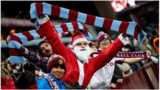 Aston Villa-Fans verkleidet als Weihnachtsmann