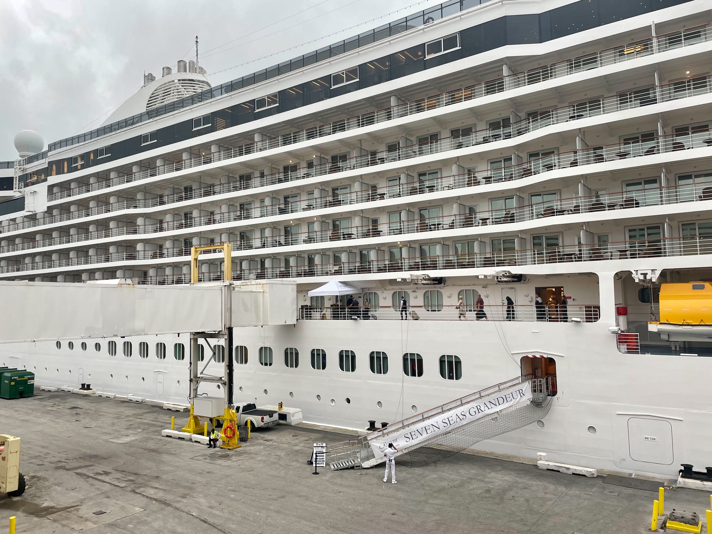 Regent Seven Seas Cruises Grandeur von außen