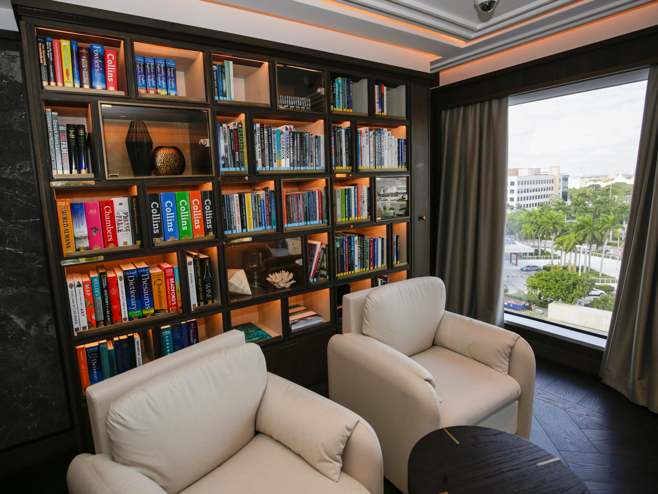 Die Bibliothek von Regent Seven Seas Cruises Grandeur