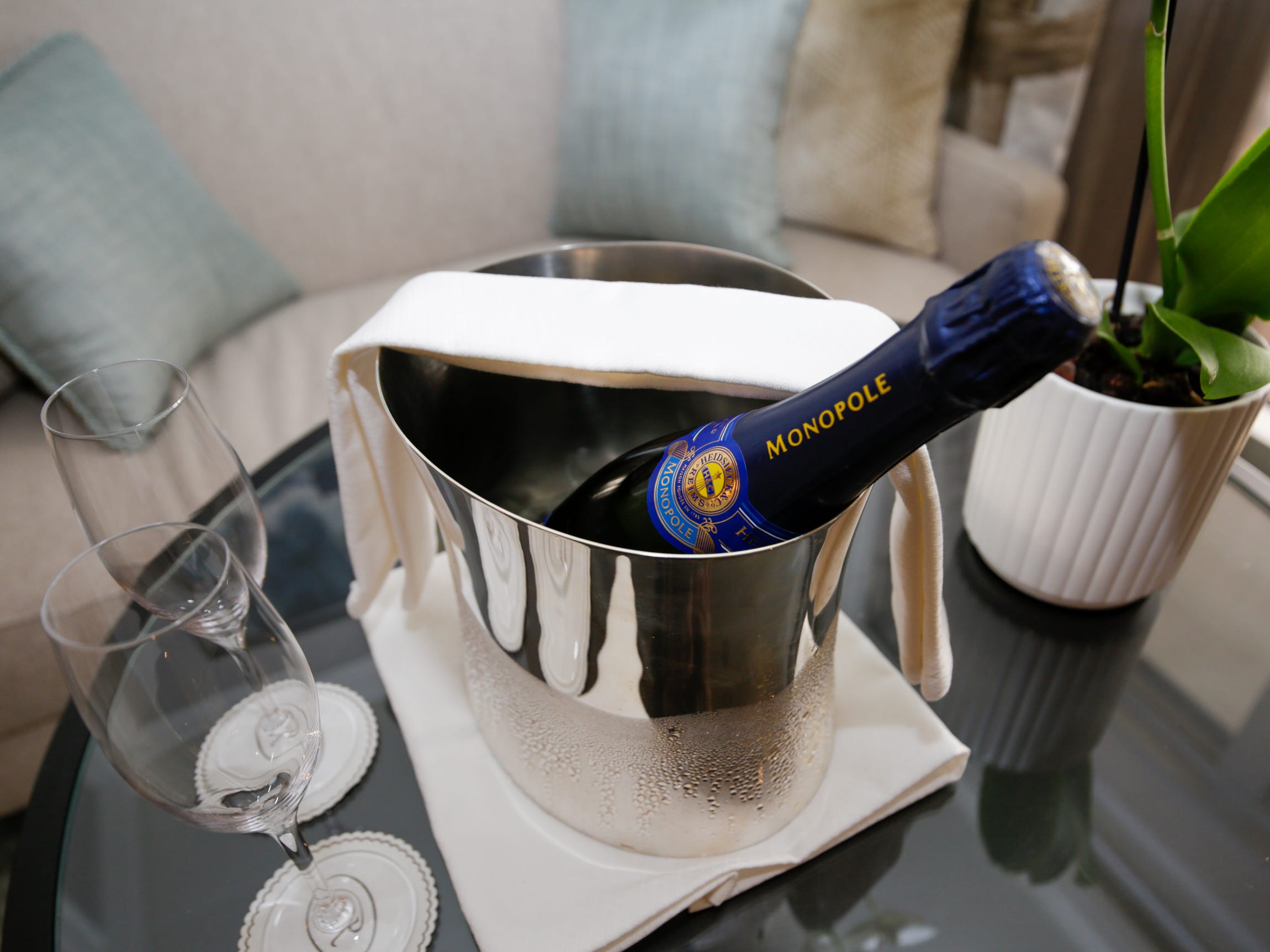 Flasche Champagner in der Concierge-Suite des Regent Seven Seas Grandeur
