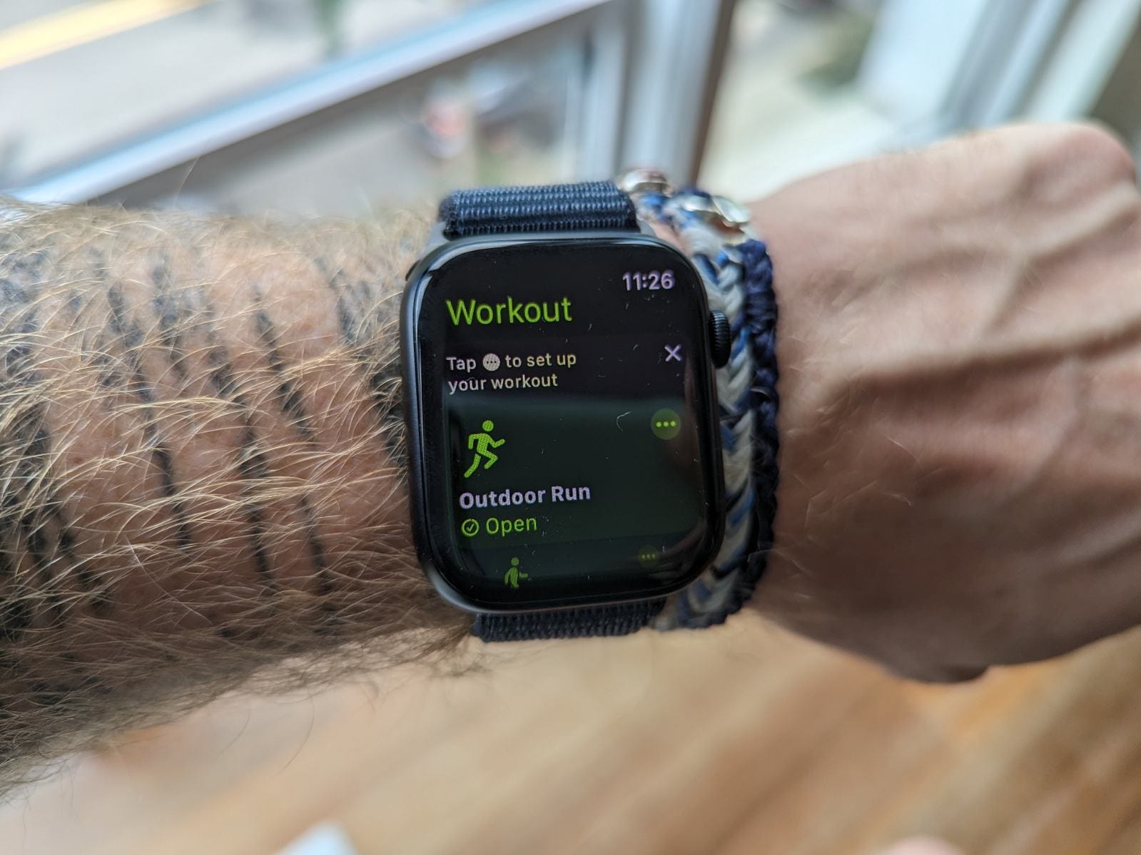 Die Fitness-App auf einer Apple Watch Series 9.