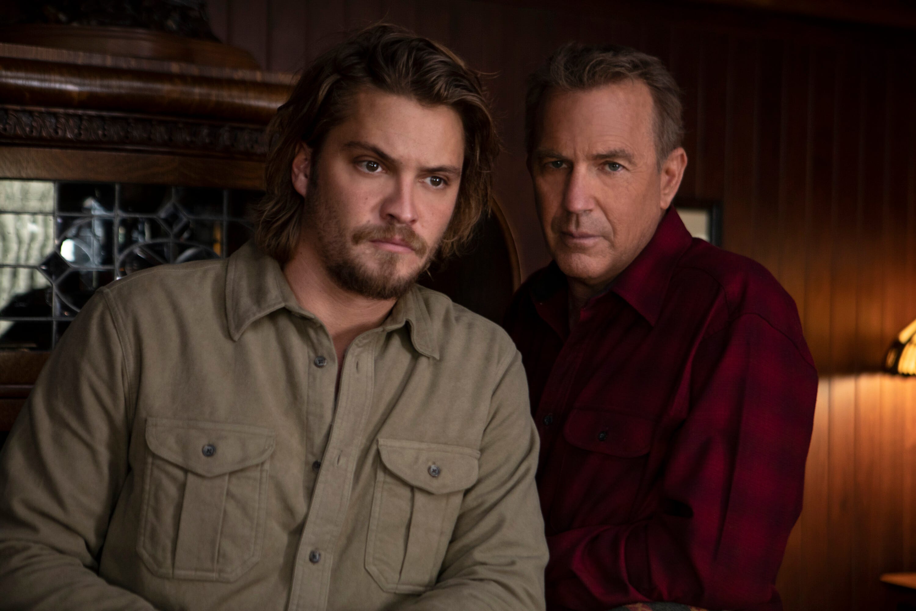 Luke Grimes und Kevin Costner spielen Kayce und John Dutton in „Yellowstone“ von Paramount Network.