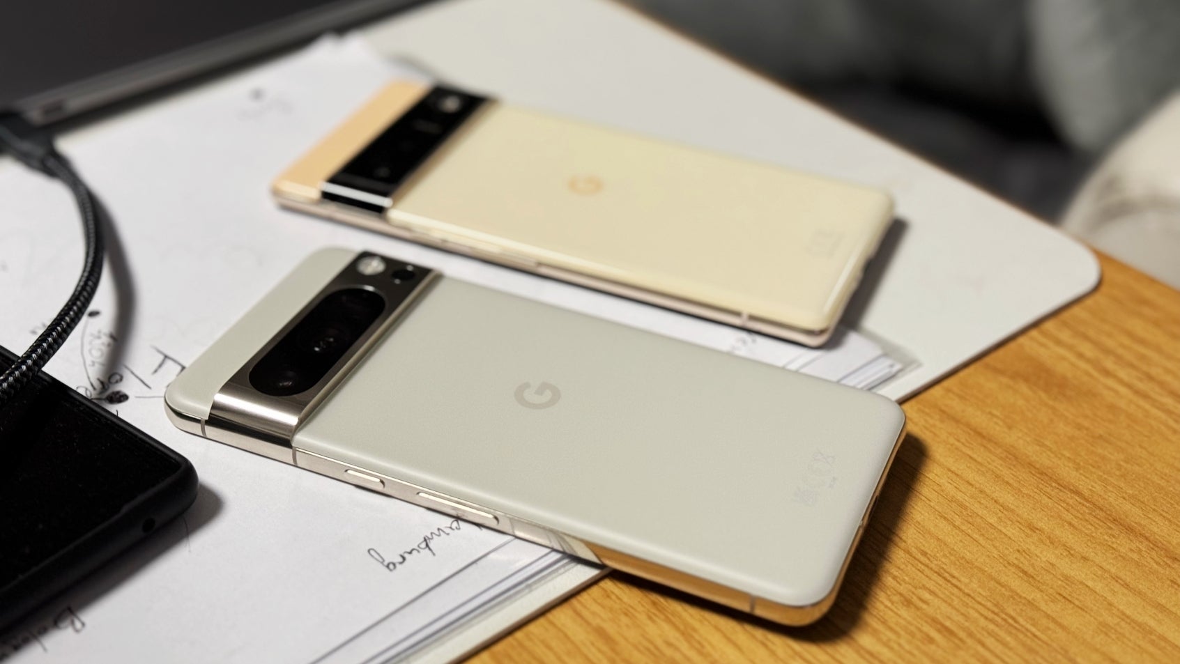 Google ist nicht ganz so mutig wie LG, leistet aber gute Arbeit darin, Telefone zu entwickeln, die so anders wie möglich aussehen als das iPhone.  - Eine Kopie des iPhone 15 Pro Max für 200 US-Dollar beweist, dass Apple das beliebteste Vorbild für Android ist, aber das sollte sich ändern