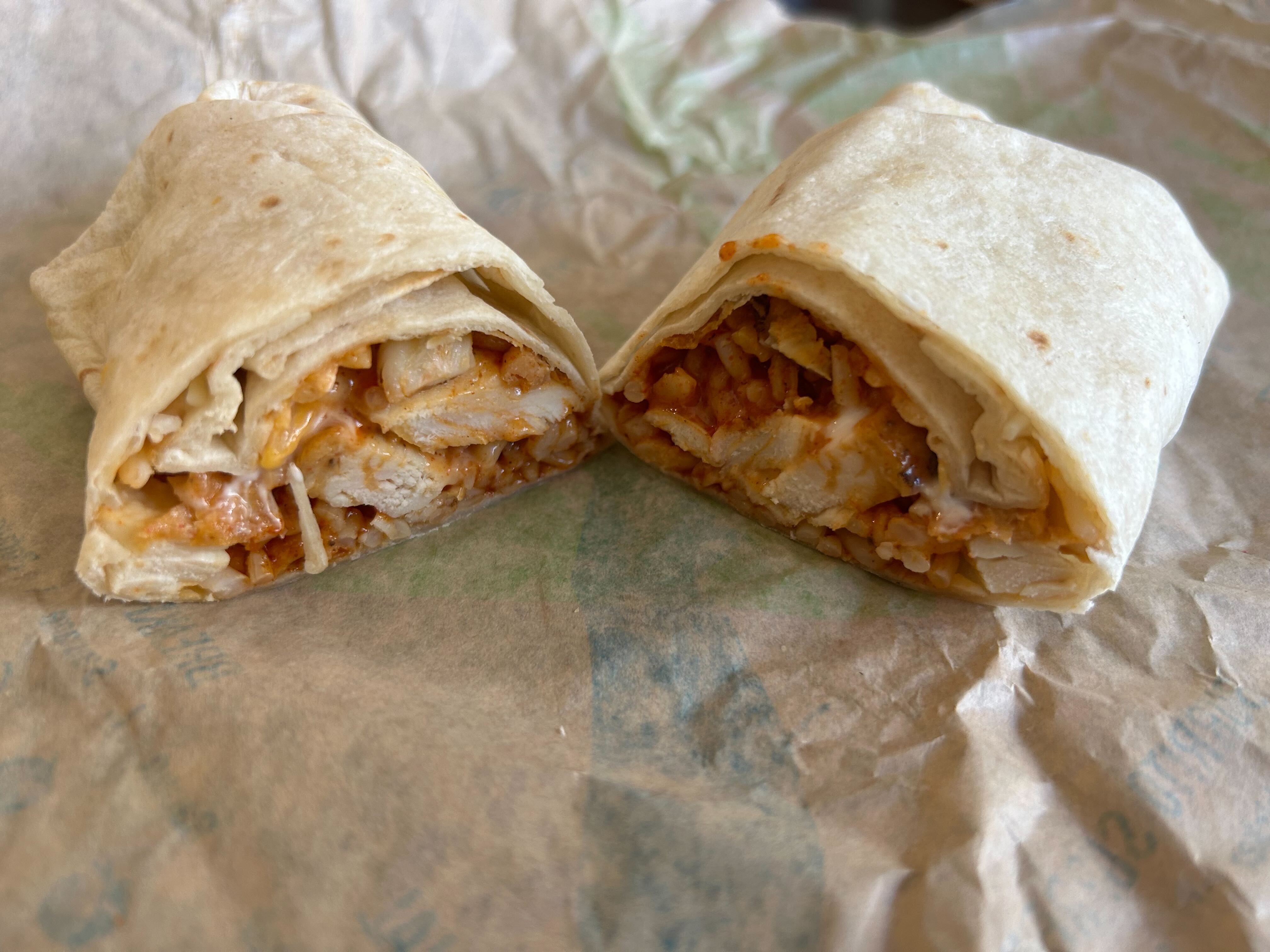 Taco Bells neuer Hühnchen-Enchilada-Burrito.