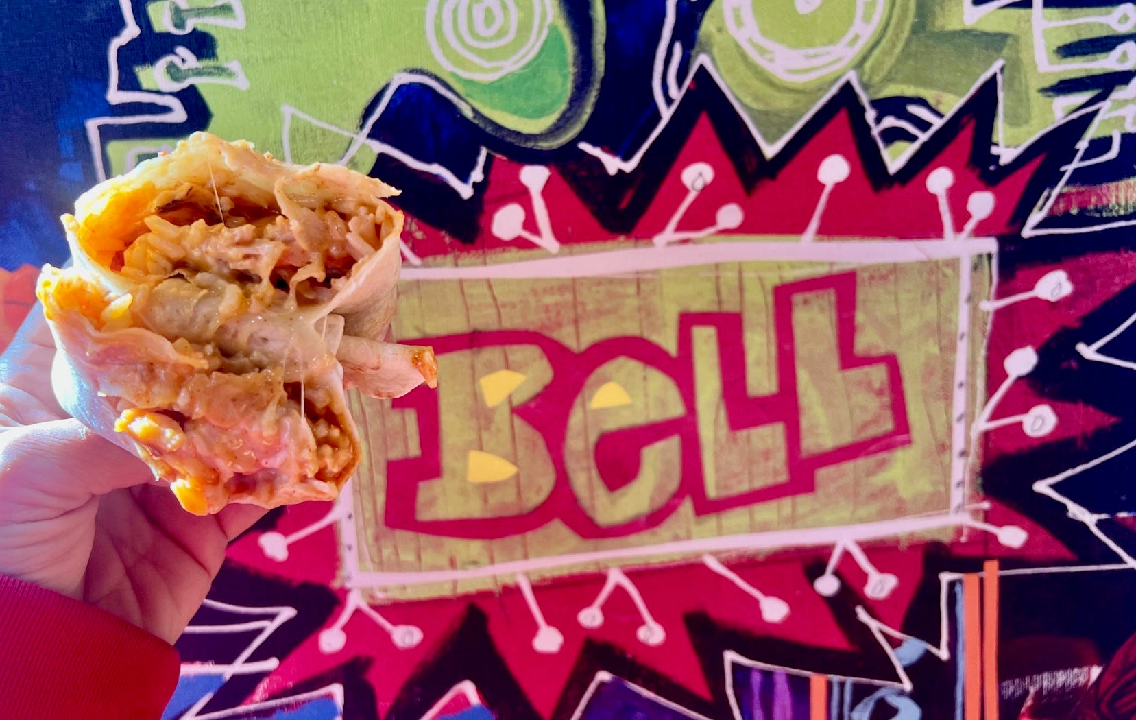 Der Hühnchen-Enchilada-Burrito von Taco Bell erfüllte das Versprechen der Kette, „mahlzeitengroß“ zu sein.