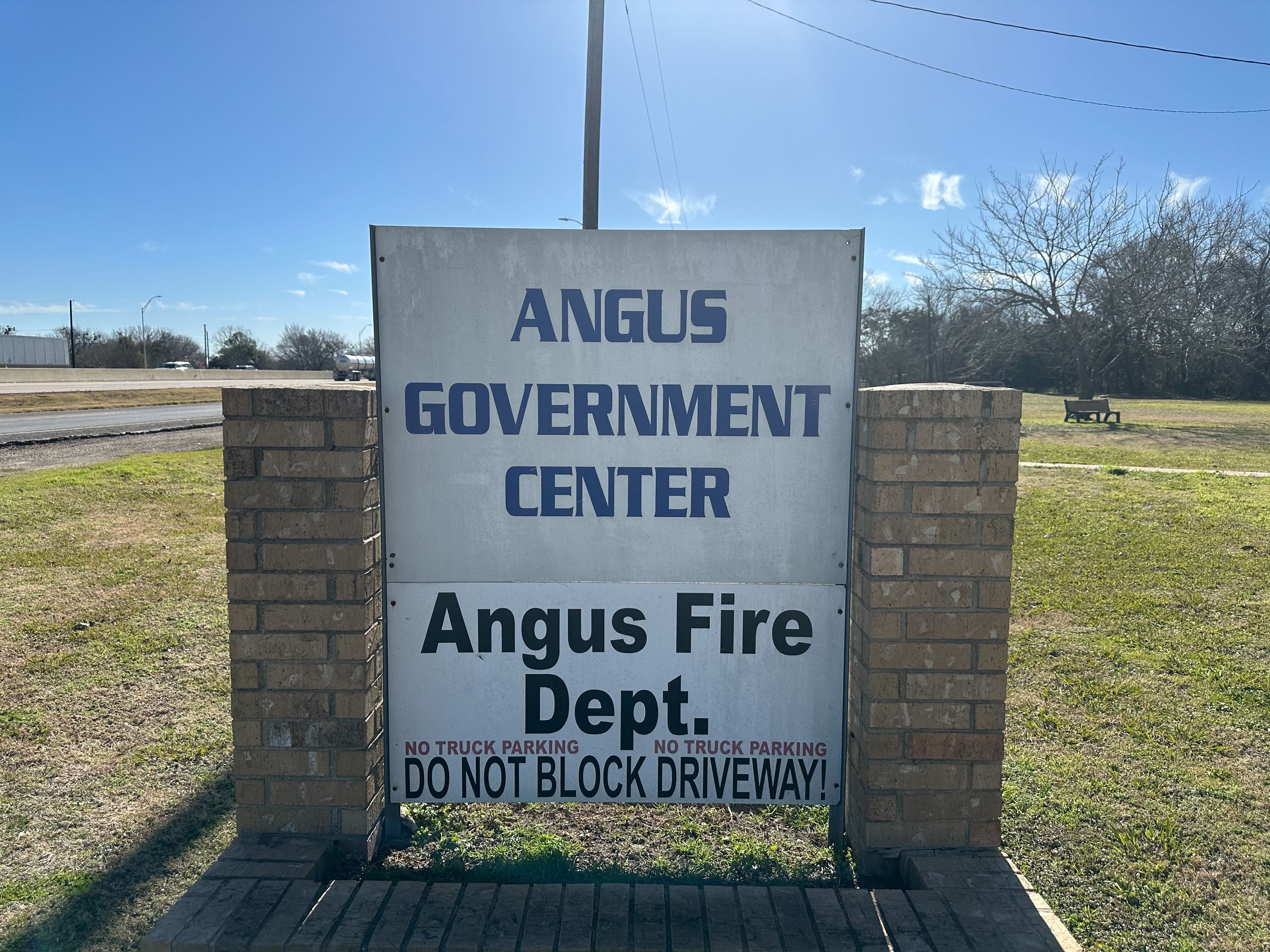 Schild des Angus-Regierungsgebäudes.