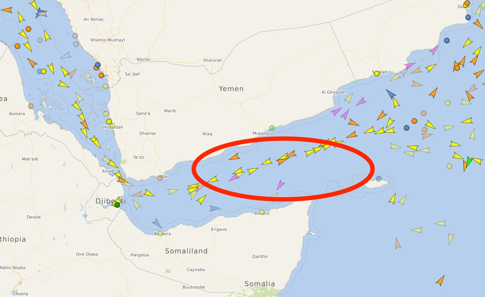 Um Piraten abzuschrecken, ändern Schiffe im Golf von Aden normalerweise ihr Ziel auf „BEWAFFNETE WACHUNG AN BORD“.