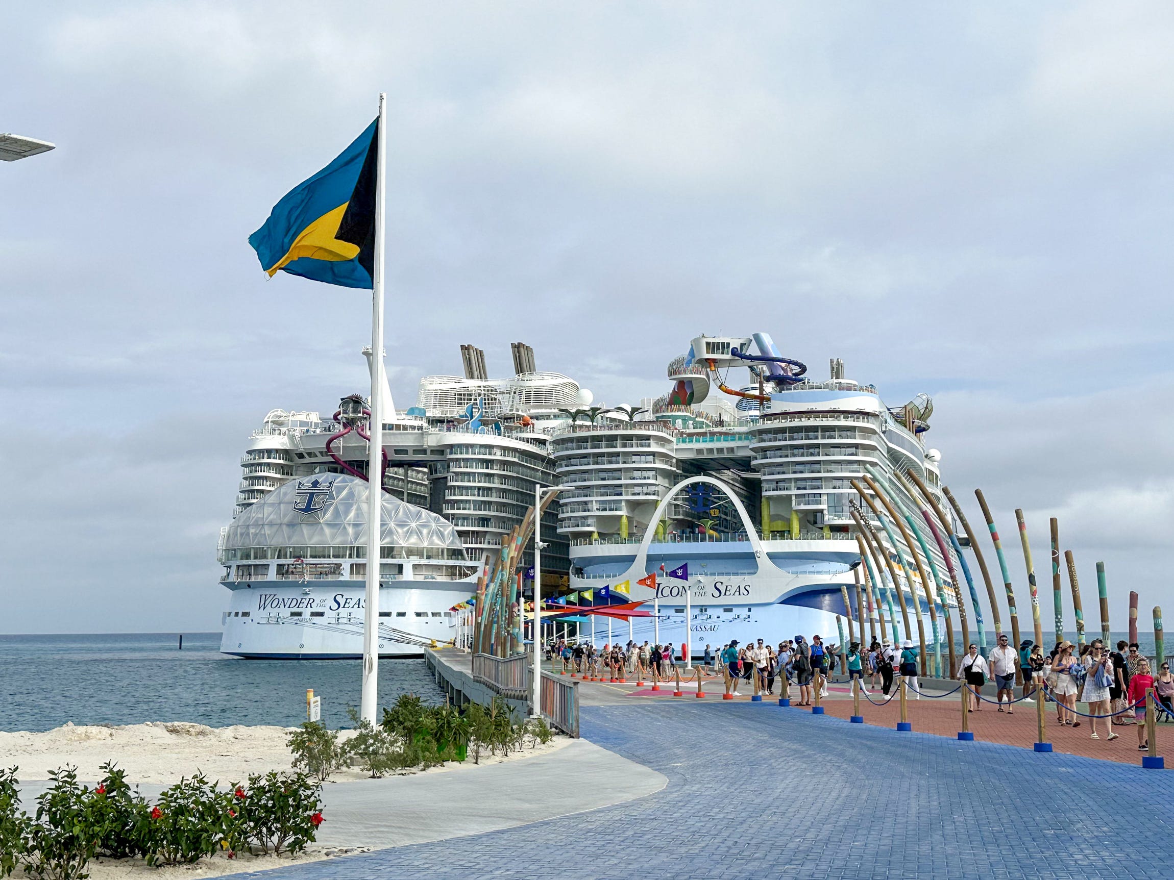 Icon of the Seas und Wonder of the Seas bei Perfect Day in CocoCay