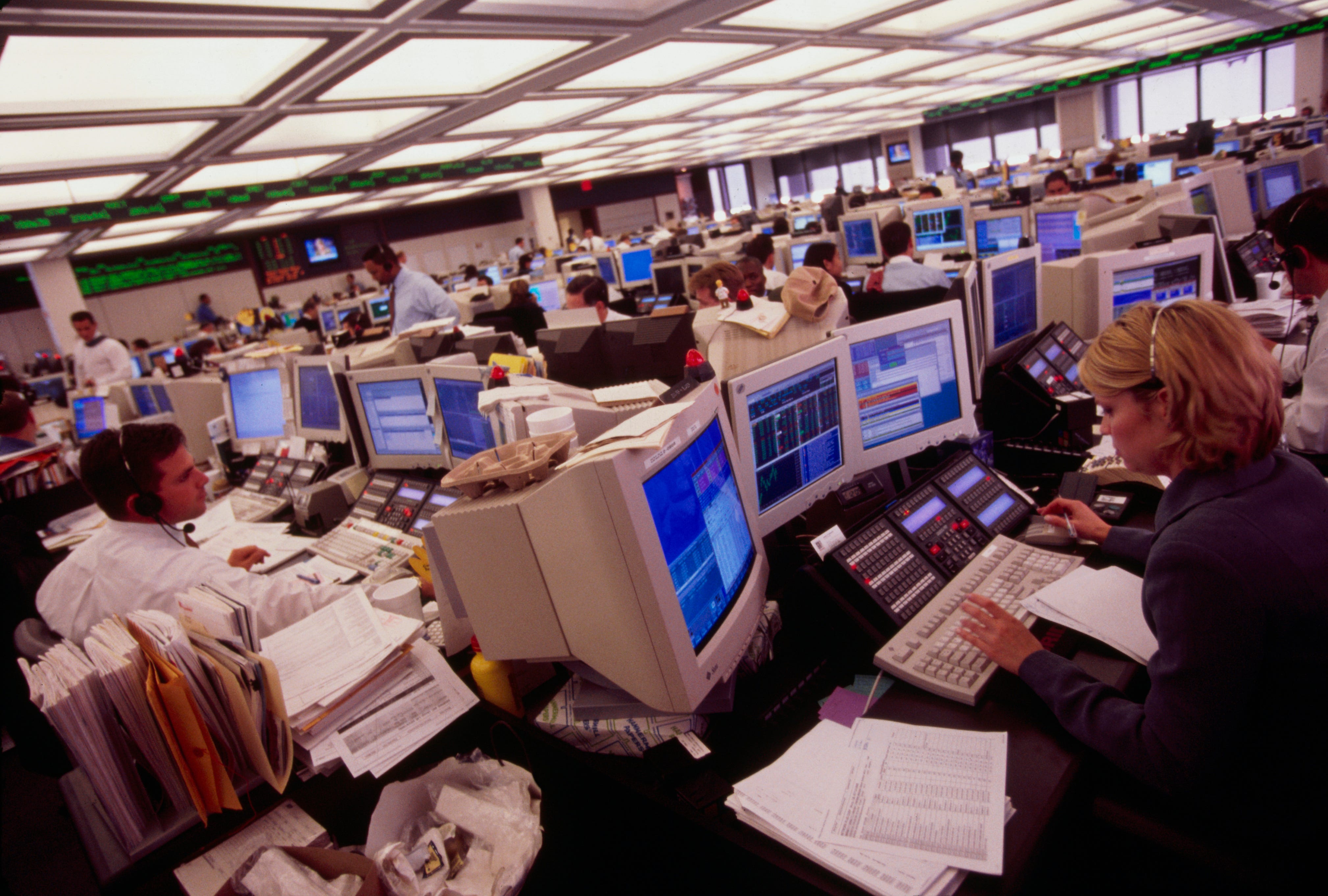 Händler an Computerterminals im Goldman Sachs-Büro im Jahr 1999.