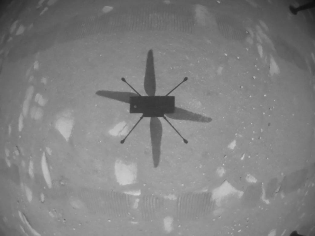 Einfallsreichtum Mars-Helikopter Erstflug Foto schwarz-weißer Schatten