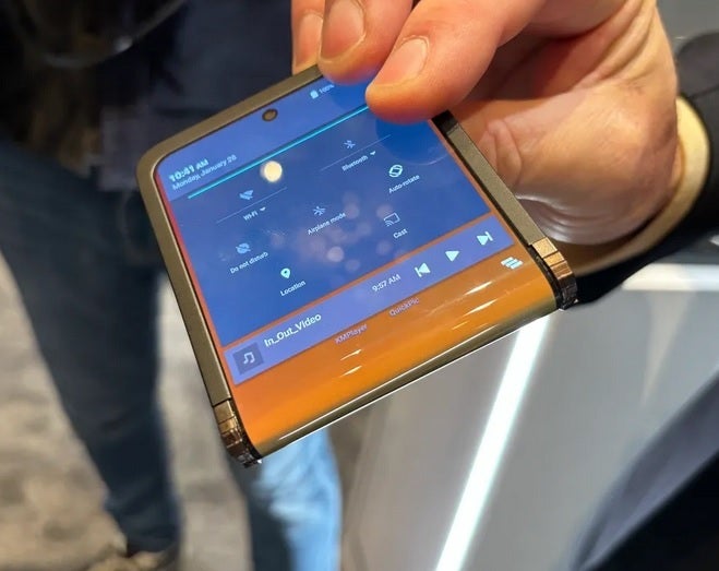 Der Flex in &  Out Flip-Konzeptgerät.  Bildnachweis: CNET – Das neue Konzepttelefon von Samsung geht mit dem weltweit beliebtesten faltbaren Gerät in eine neue Richtung