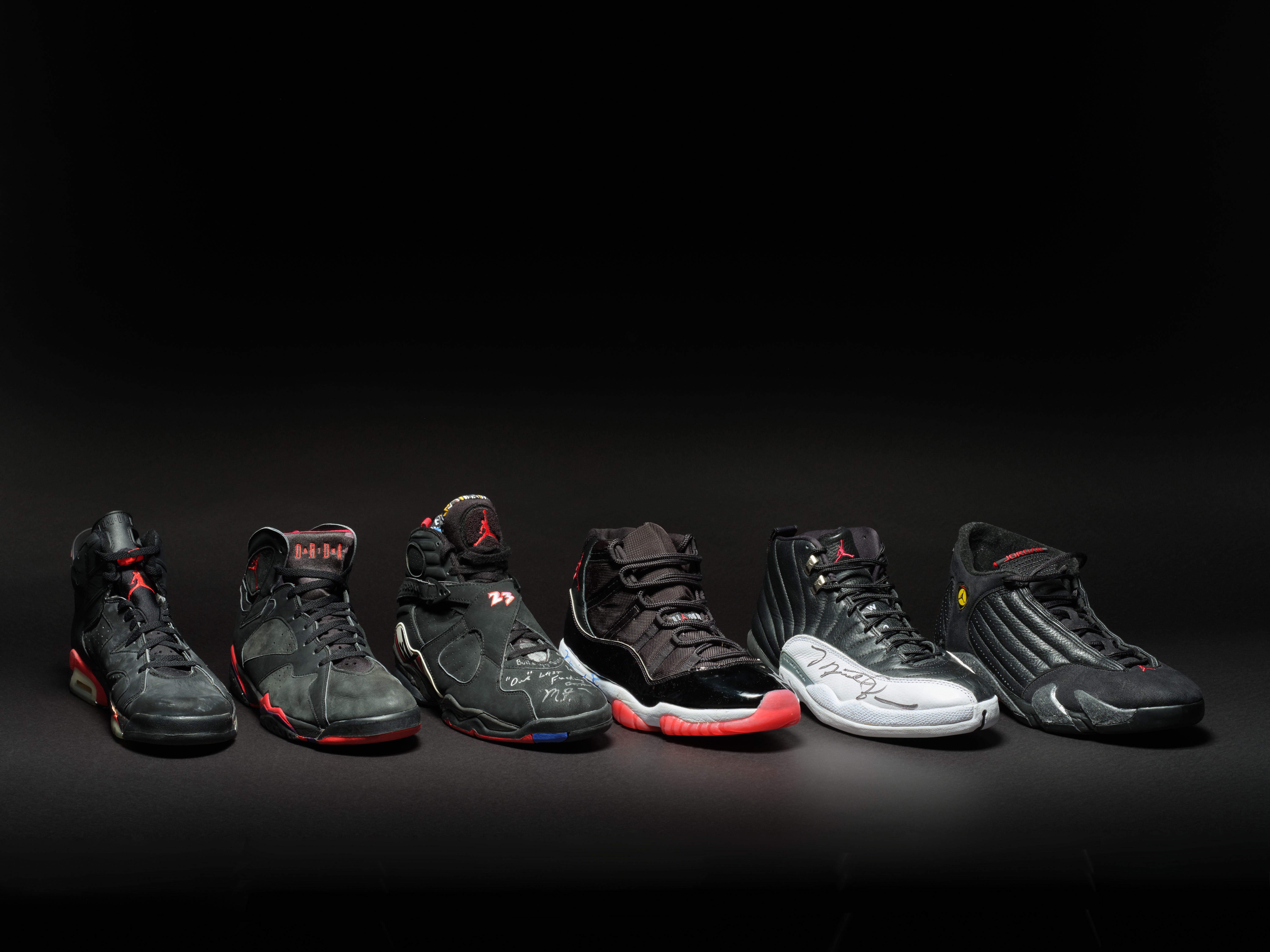 Sotheby's bietet diese Woche eine Kollektion getragener Air Jordans zum Verkauf an.