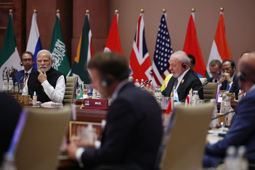 Der brasilianische Präsident Luiz Inácio Lula da Silva und der indische Premierminister Narendra Modi nehmen an der Abschlusssitzung des G20-Gipfels am 10. September 2023 in Neu-Delhi, Delhi, teil.  Dieser 18. G20-Gipfel zwischen 19 Ländern und der Europäischen Union und jetzt der Afrikanischen Union ist der erste, der in Indien und Südasien stattfindet.  Indiens Premierminister Narendra Modi ist der derzeitige G20-Präsident und leitet den Gipfel.