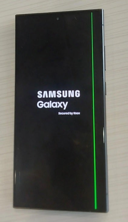 Galaxy S24 Ultra mit dem vertikalen grünen Liniendefekt – Samsung weigert sich, defekte Galaxy S24 Ultra-Geräte umzutauschen, da Verbraucher Vorbestellungsrabatte verlieren