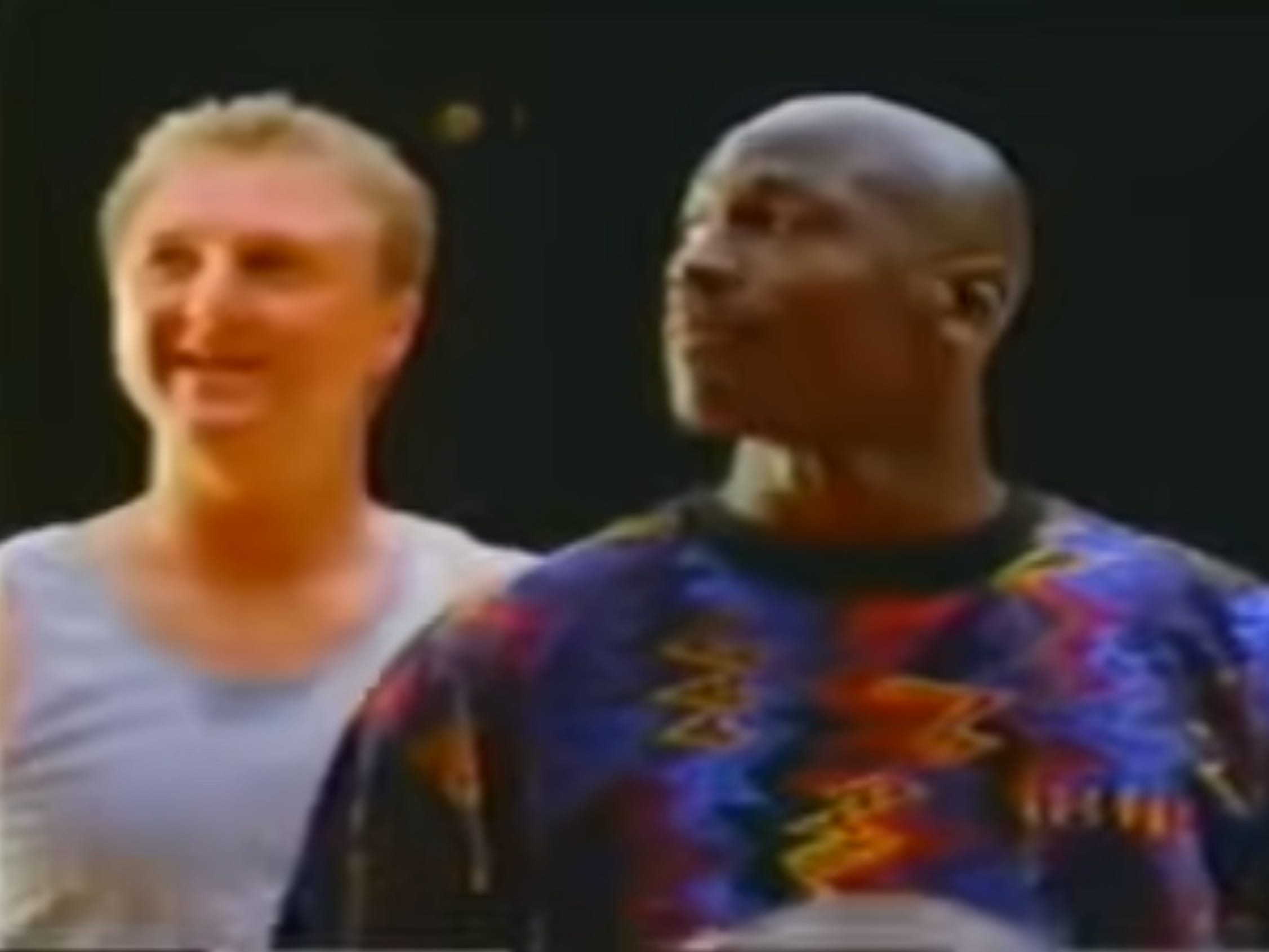 Larry Bird (L) und Michael Jordan (R).