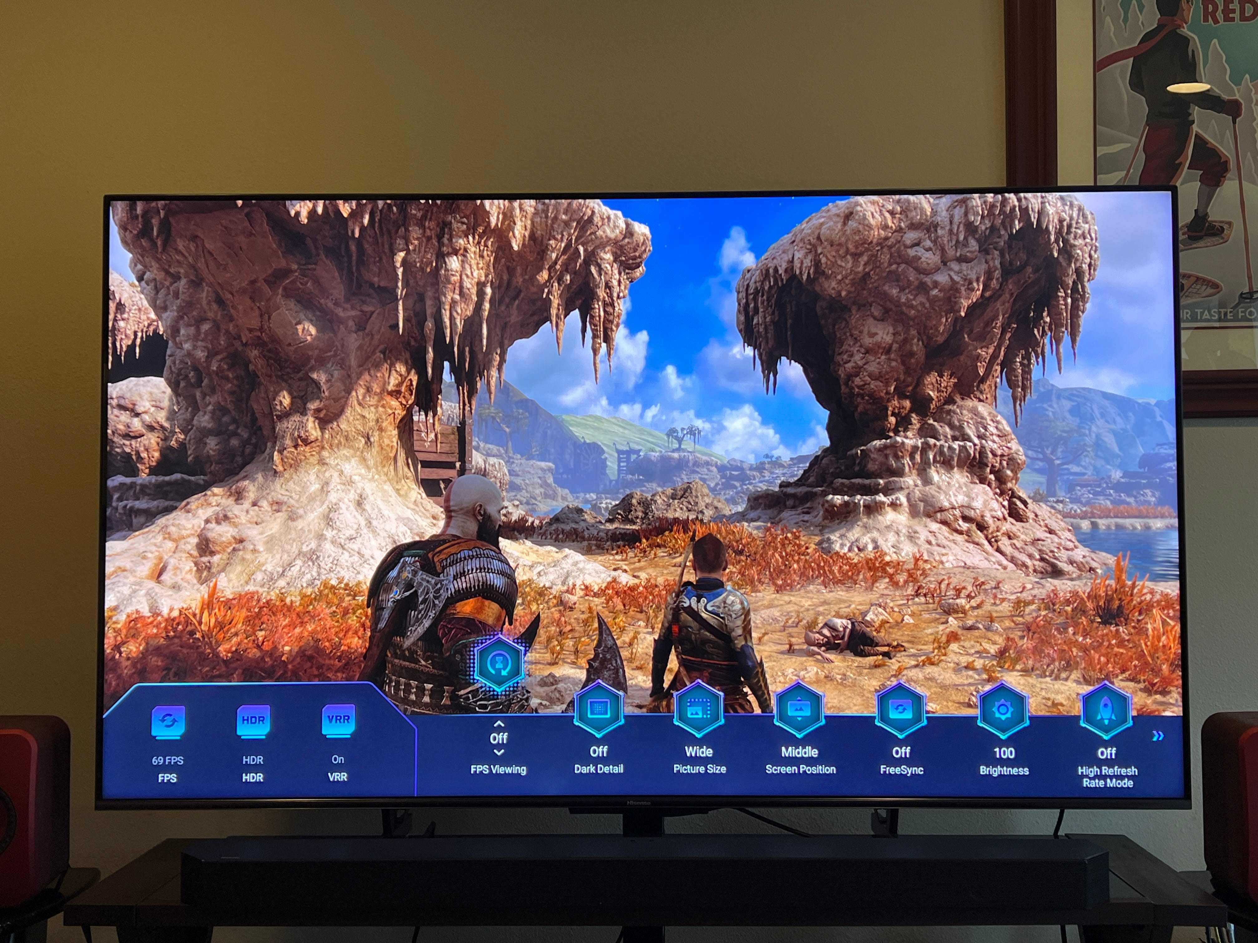 Ein Hisense U7K 4K-Fernseher zeigt sein Gaming Mode Pro-Menü auf dem Bildschirm an.