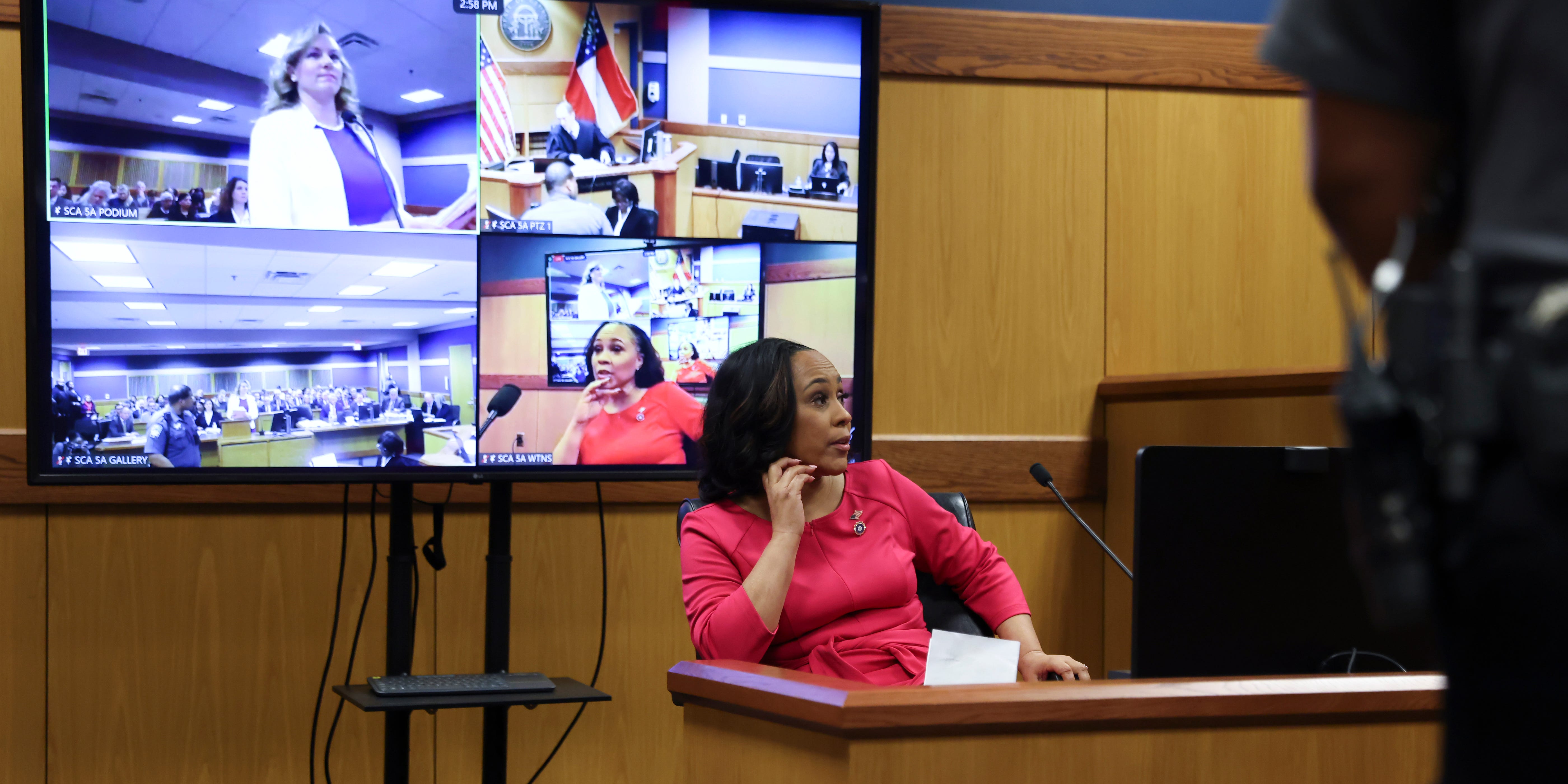Die Staatsanwaltschaft von Fulton County, Fani Willis, sagt bei einer Anhörung am 15. Februar in Atlanta über ihre Beziehung zum Sonderstaatsanwalt Nathan Wade aus.