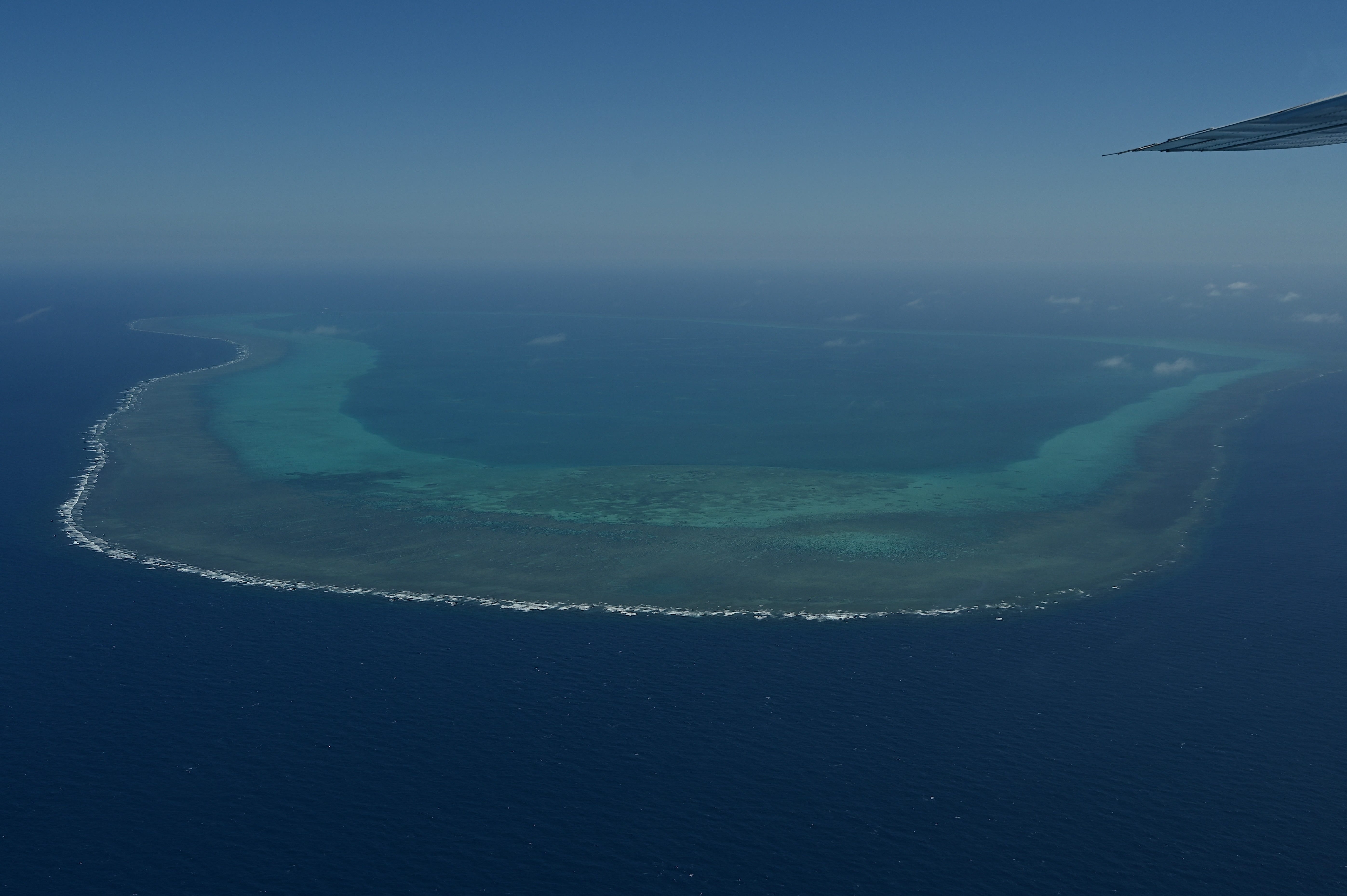 Dieses am 15. Februar 2024 aufgenommene Foto zeigt eine Luftaufnahme des Scarborough Shoal im umstrittenen Südchinesischen Meer.