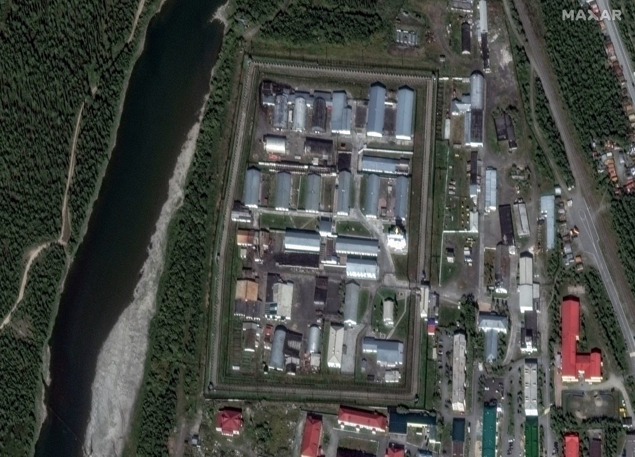 Ein Satellitenbild zeigt das Gefängnis in der Siedlung Kharp in der Jamal-Nenzen-Region, Russland, in dem der verstorbene russische Oppositionspolitiker Alexej Nawalny seine Haftstrafe verbüßte.