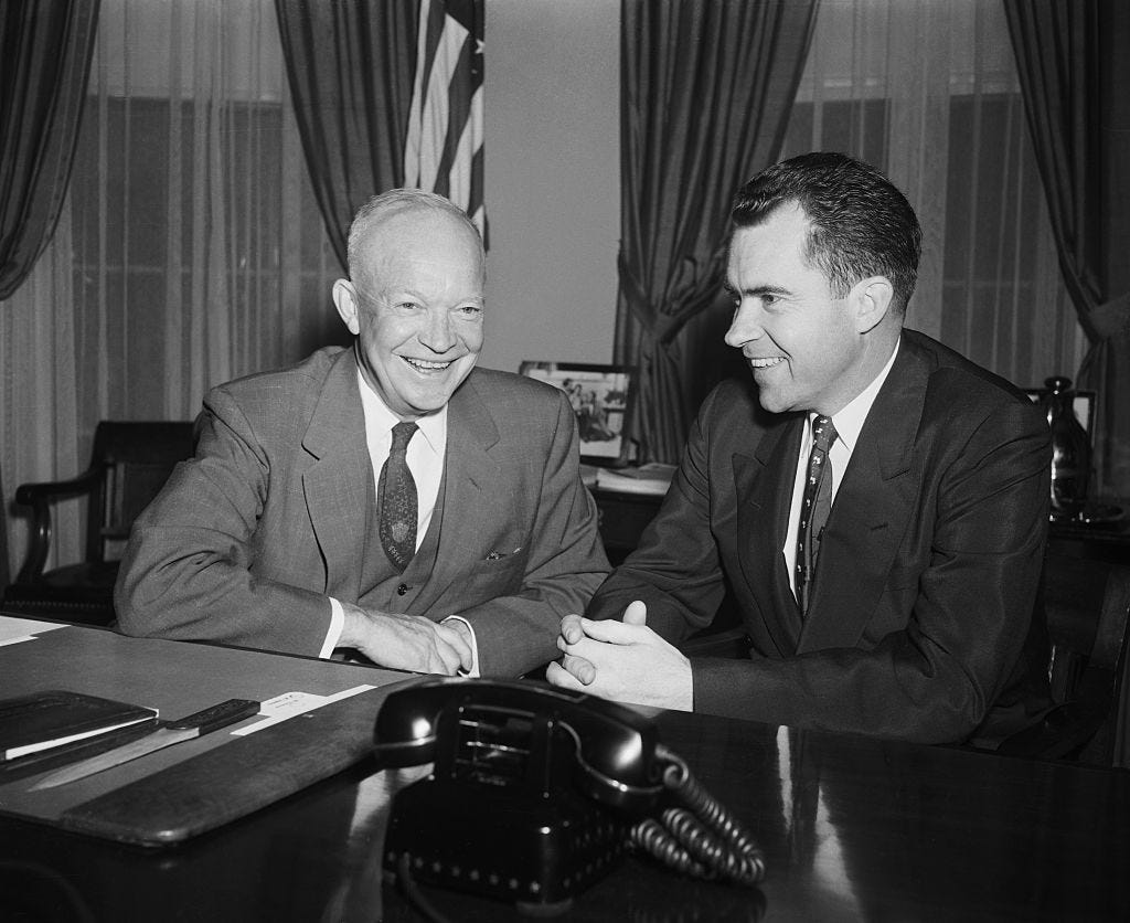 Dwight Eisenhower und Richard Nixon im Oval Office