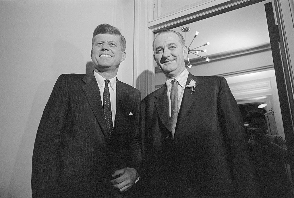 John F. Kennedy und Lyndon B. Johnson