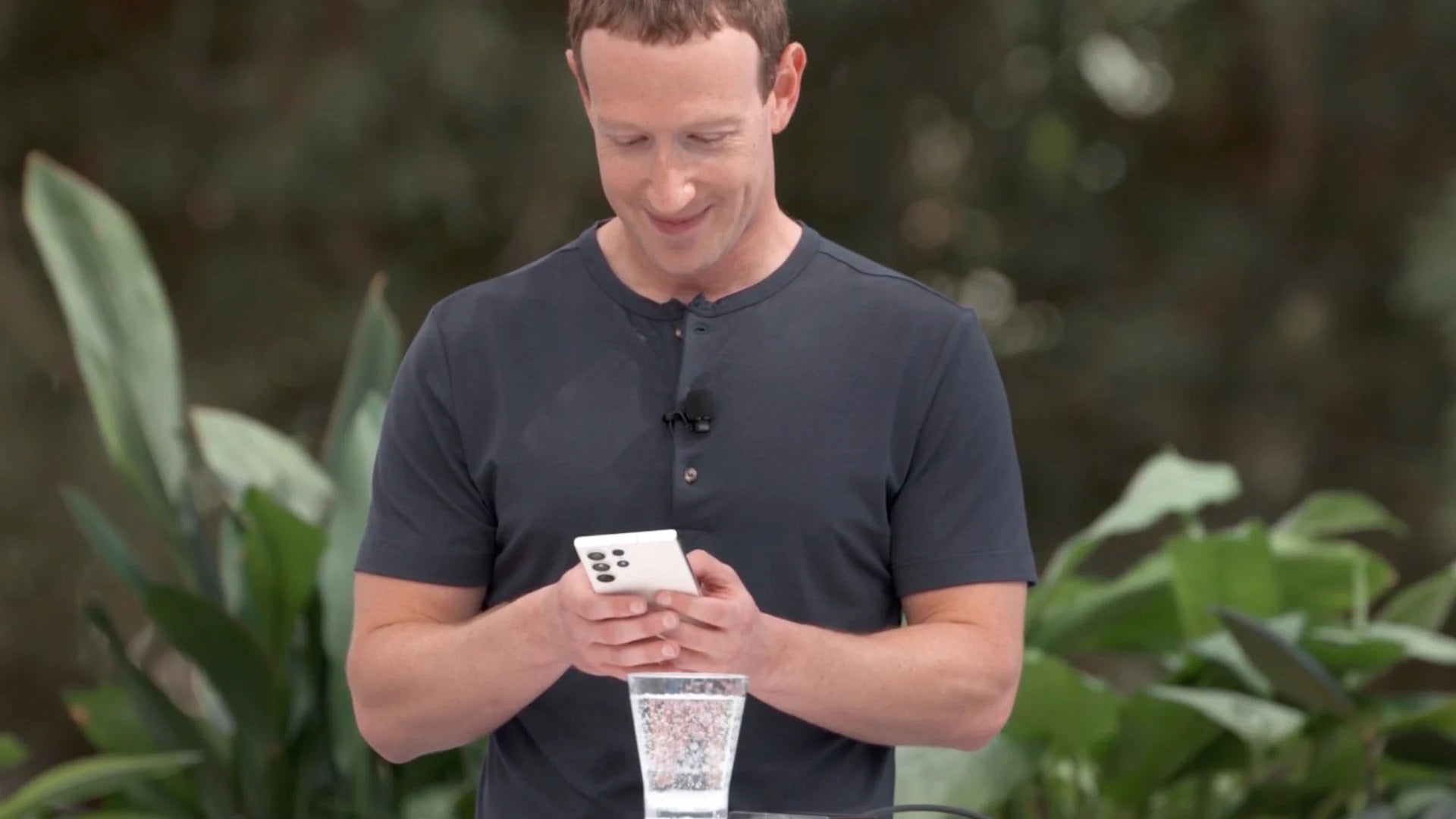 Mark Zuckerberg und sein S23 Ultra |  Quelle – SamMobile – Promis nutzen vielleicht das iPhone 15, aber hier erfahren Sie, warum diese 1 %-Milliardäre zu Android-Flaggschiffen tendieren