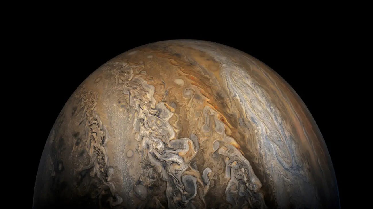 Jupiter fotografiert vor der Dunkelheit des Weltraums.