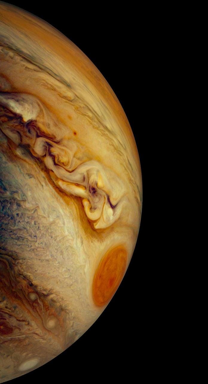 Jupiters südlicher gemäßigter Gürtel und Großer Roter Fleck, fotografiert vor der Dunkelheit des Weltraums.