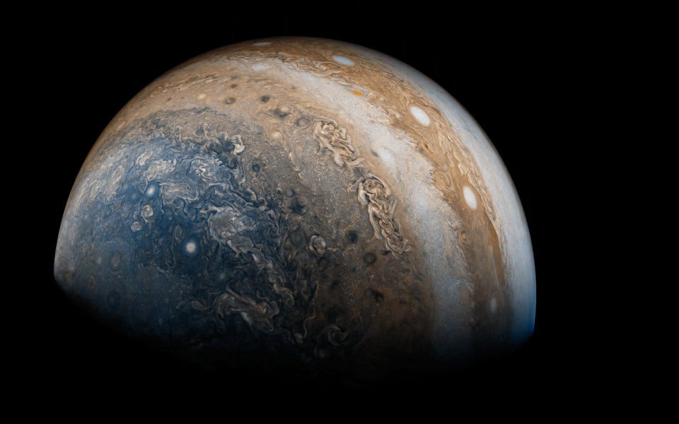 Jupiters südlicher gemäßigter Gürtel, fotografiert vor der Dunkelheit des Weltraums.
