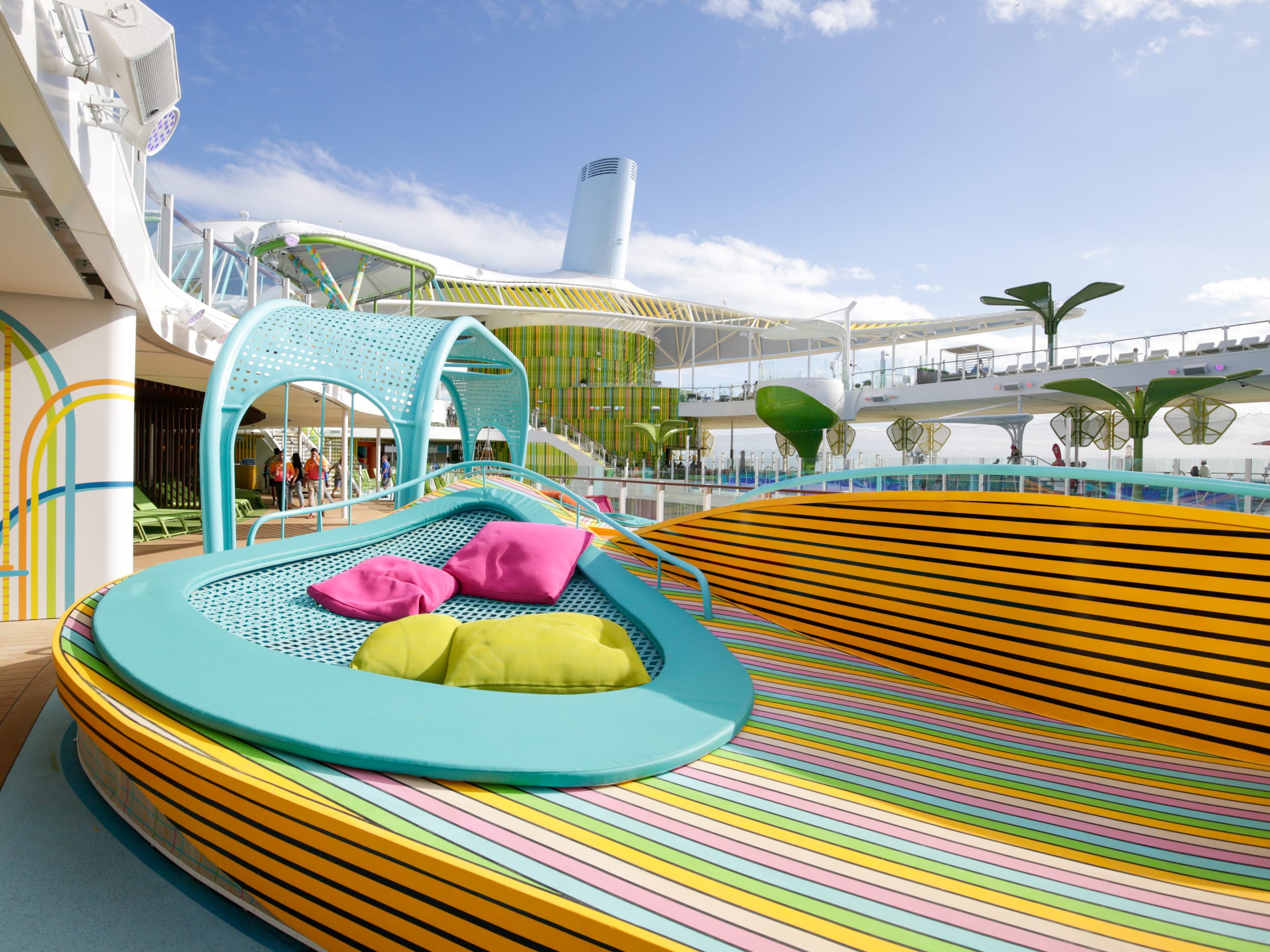 Icon of the Seas Outdoor-Lounges