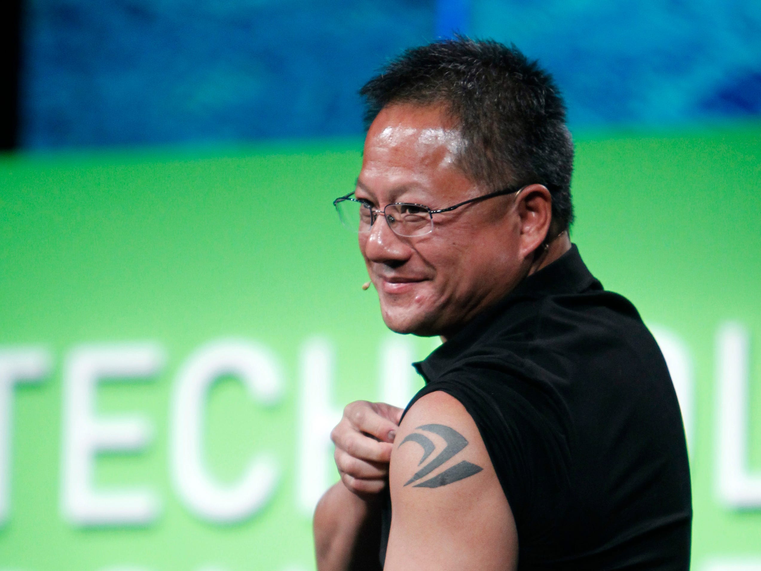 Jensen Huang, Gründer, Präsident und CEO von Nvidia, zeigt im September 2010 sein Tattoo.