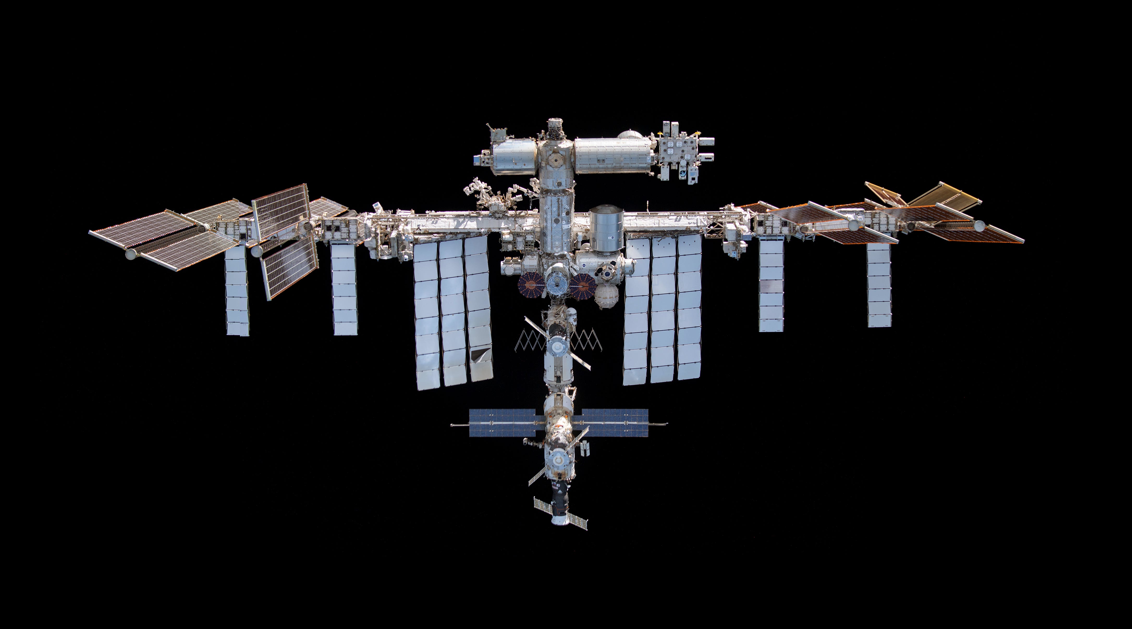 Ein Blick auf die Internationale Raumstation von einem Raumschiff aus nach dem Abdocken im Jahr 2021.