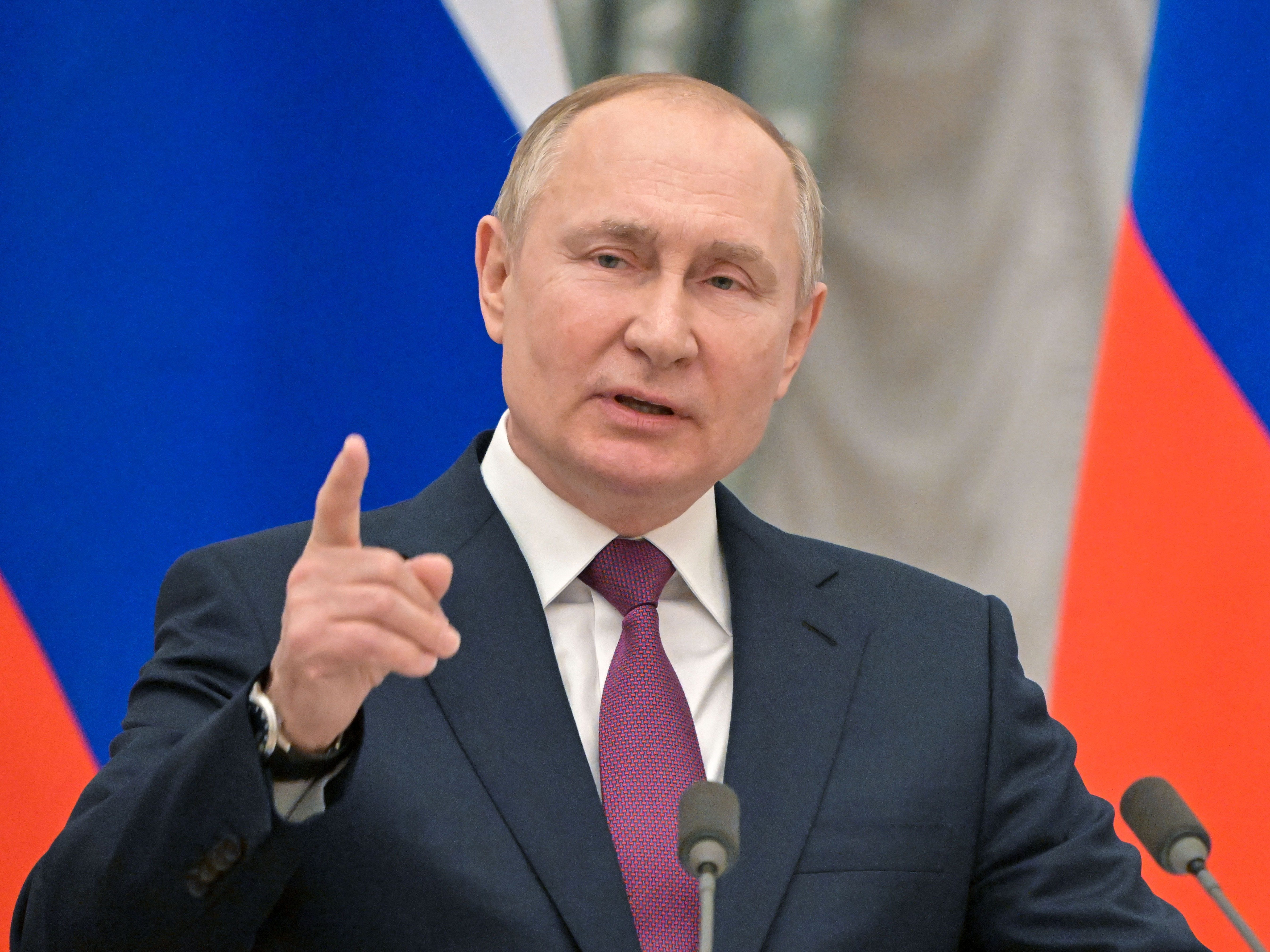 Der russische Präsident Wladimir Putin spricht am 15. Februar 2022 im Kreml in Moskau.