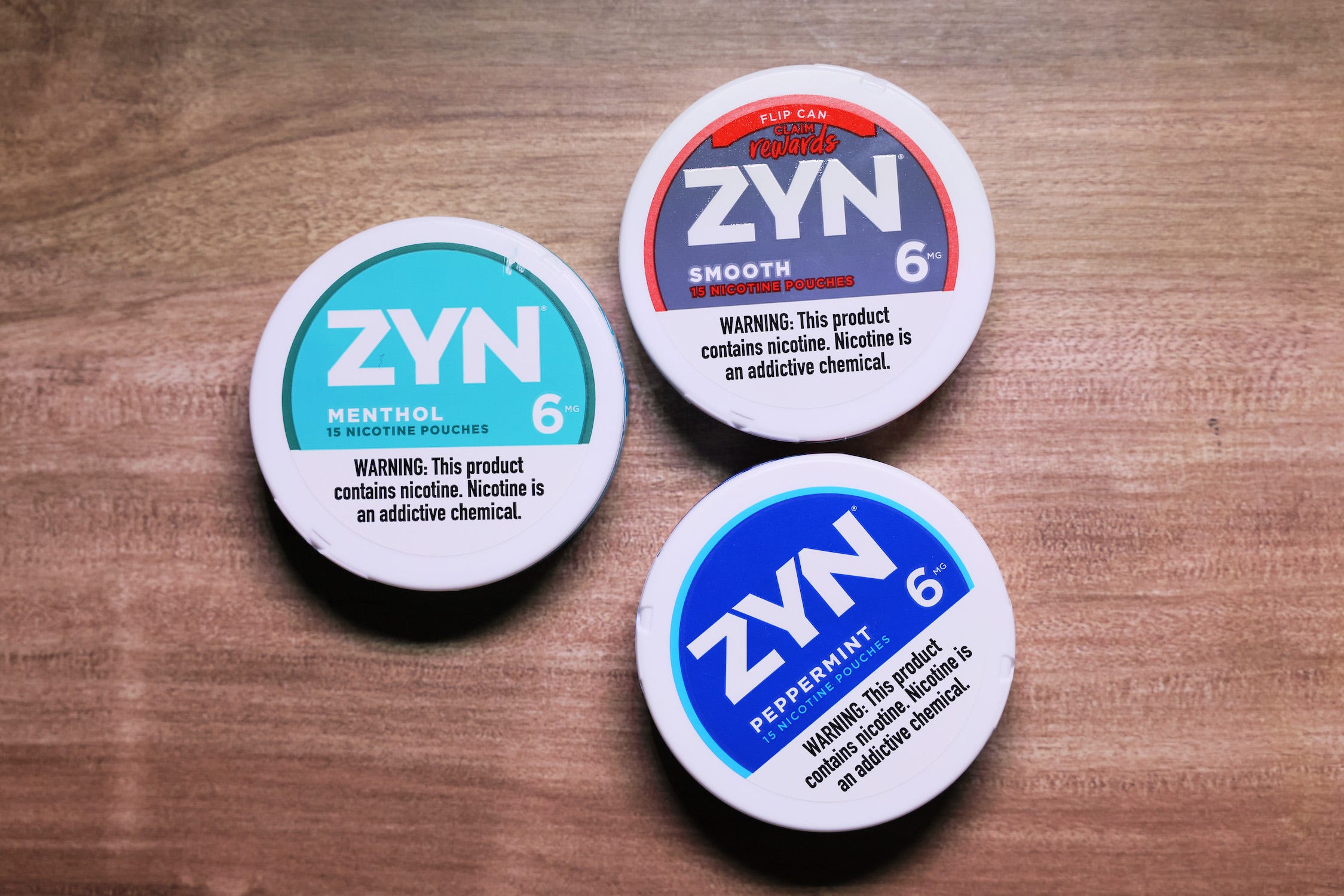 Behälter mit „Zyn“-Nikotinbeuteln.