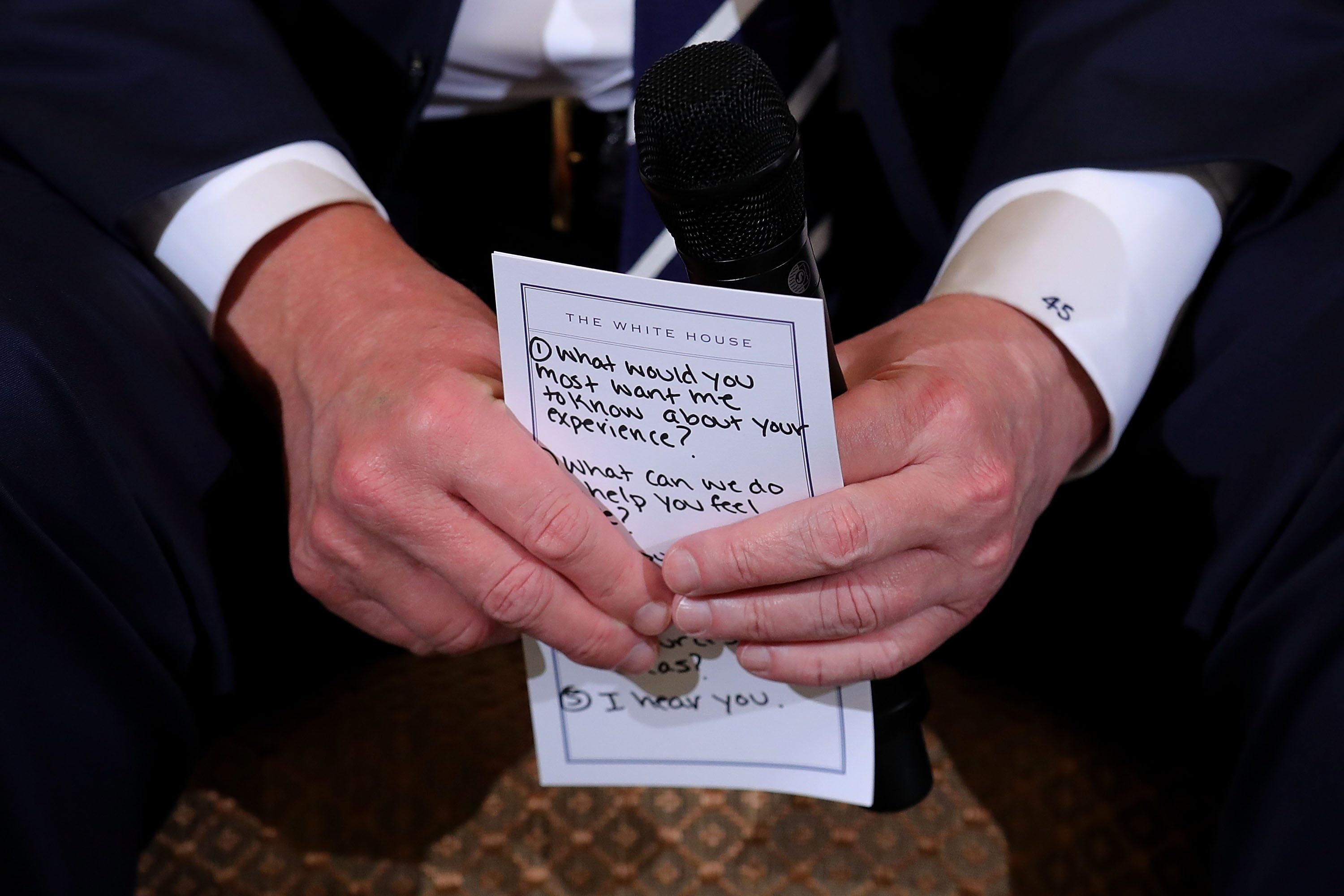 Notizkarte im Besitz von Donald Trump.