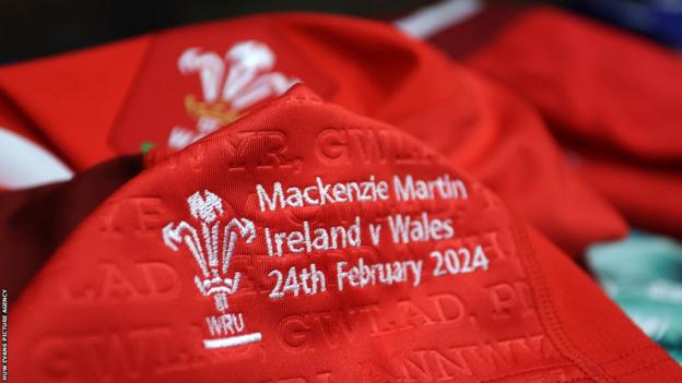 Mackenzie Martin wurde bei seinem Debüt gegen Irland der 1.200. walisische Nationalspieler