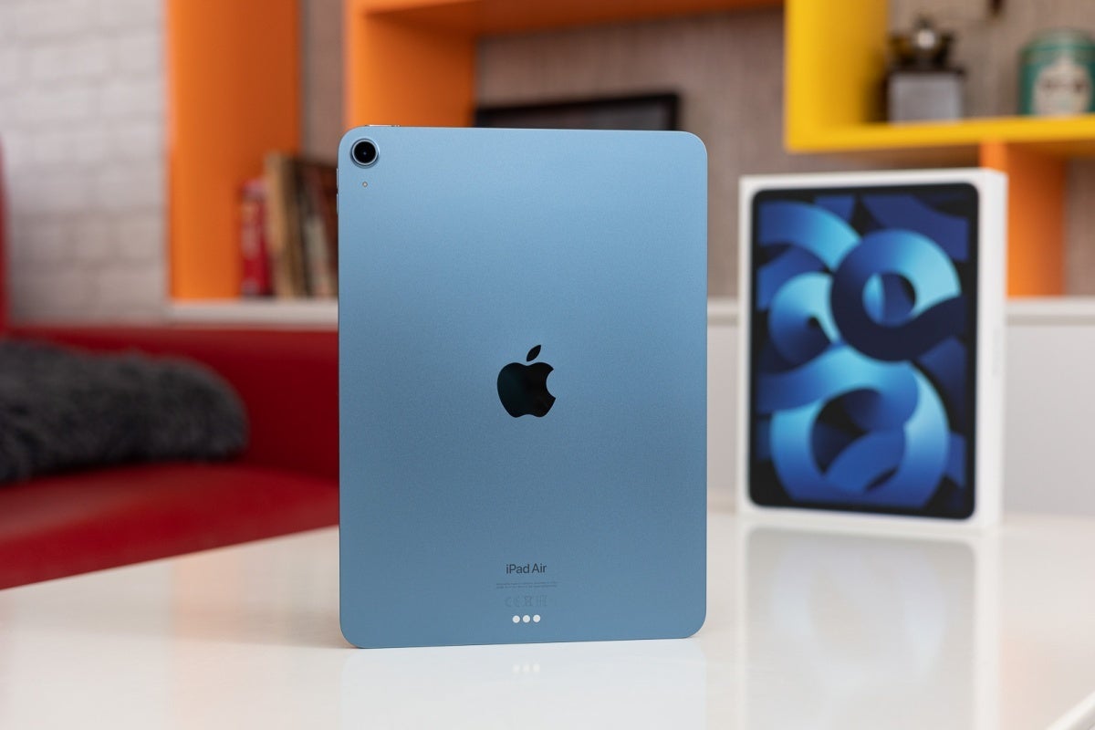 Das Single-Size-iPad Air 2022 (hier abgebildet) wird voraussichtlich 2024 zwei Fortsetzungen erhalten.  - Apples iPad Pros und iPad Airs der nächsten Generation werden „noch“ im nächsten Monat oder so erhältlich sein